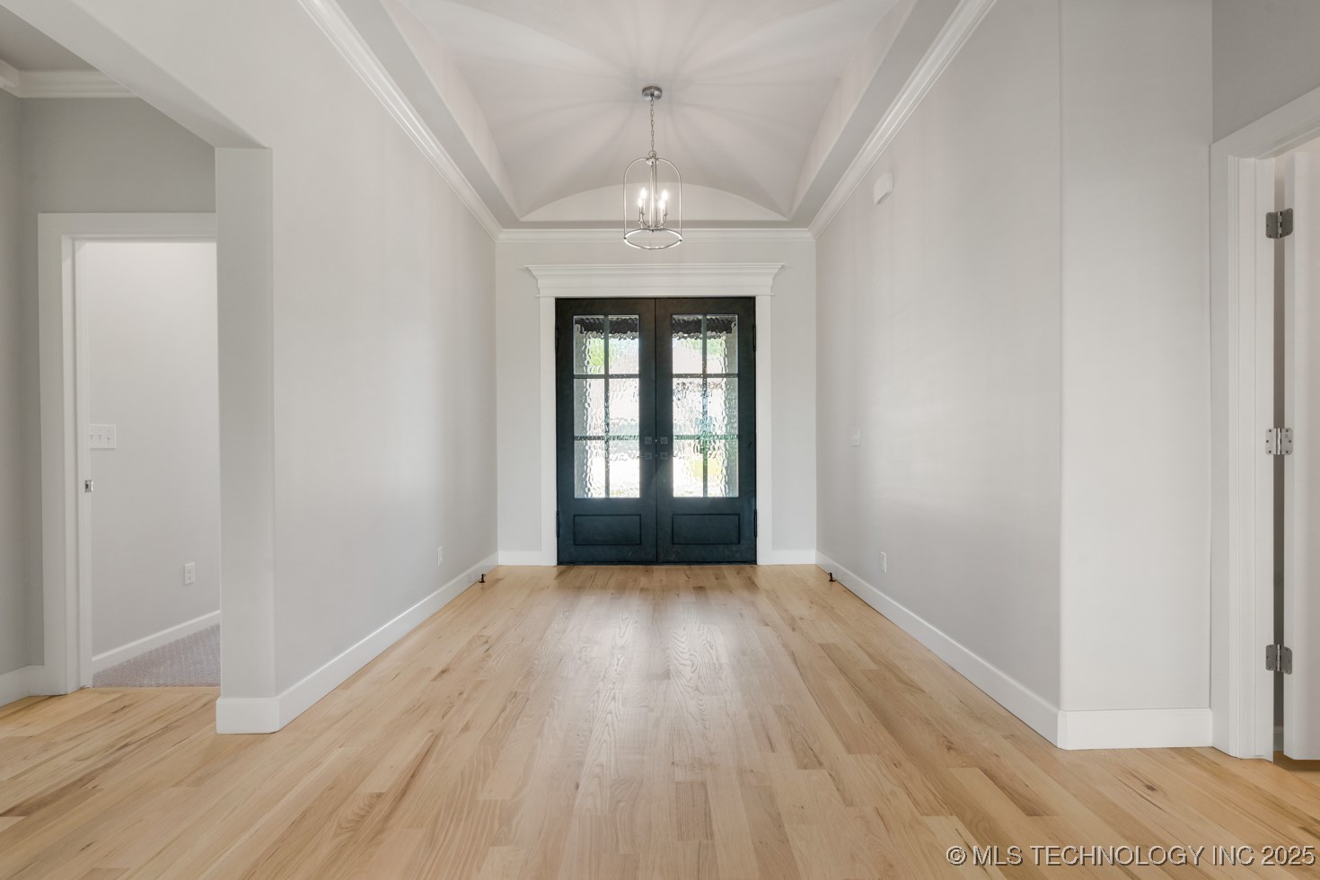 1605 Pinecrest Drive Property Photo 2