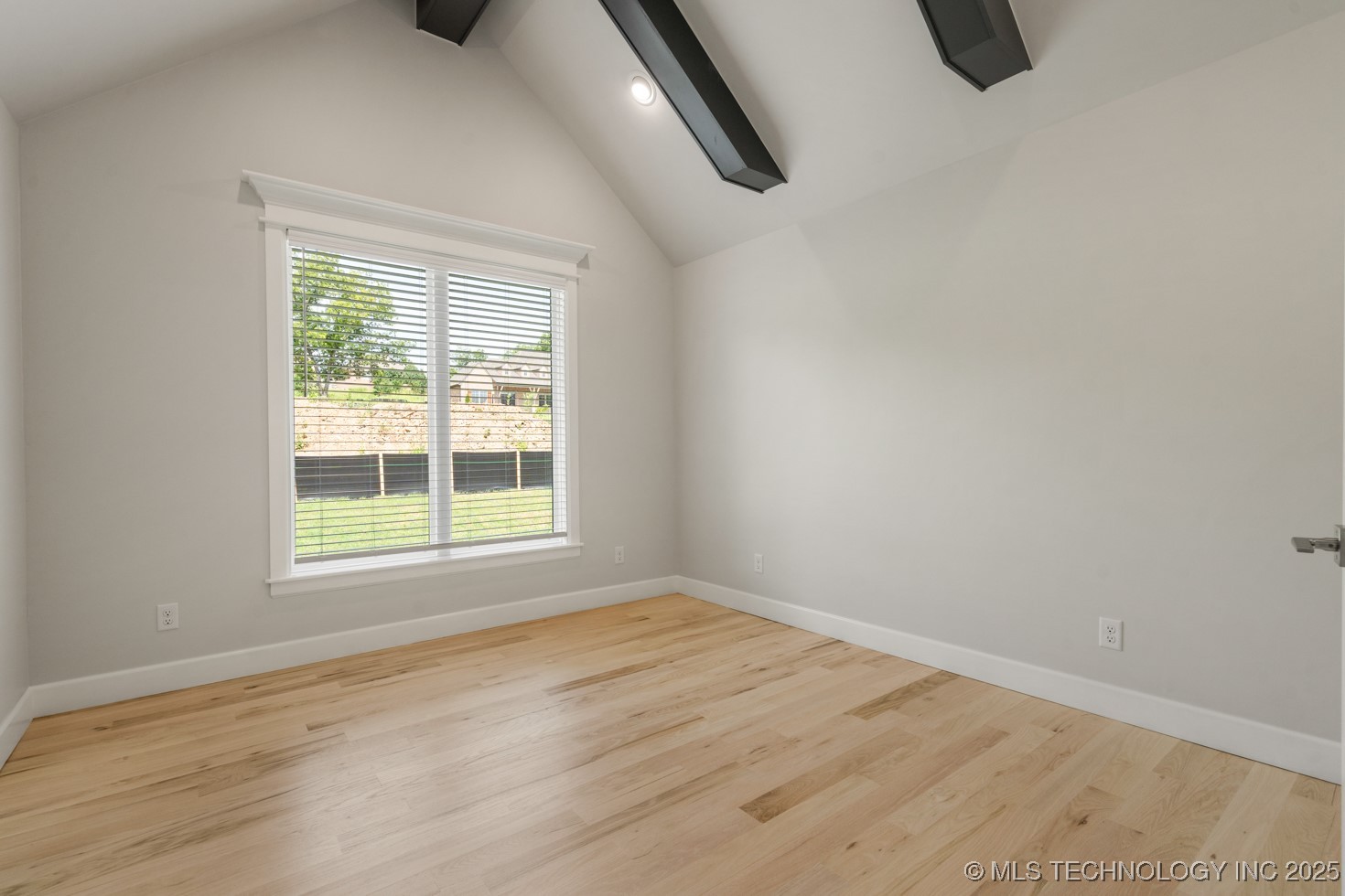 1605 Pinecrest Drive Property Photo 5