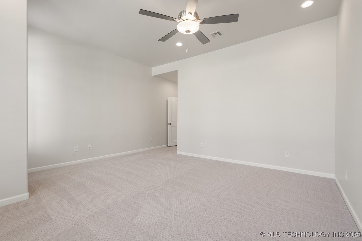 1605 Pinecrest Drive Property Photo 8