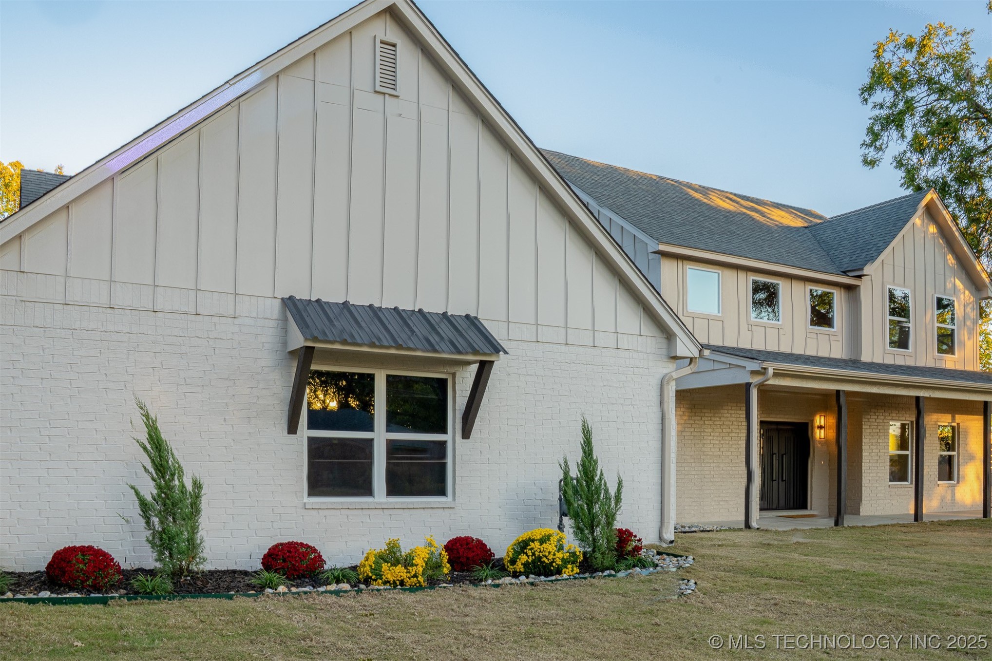 4929 S Columbia Avenue Property Photo 2