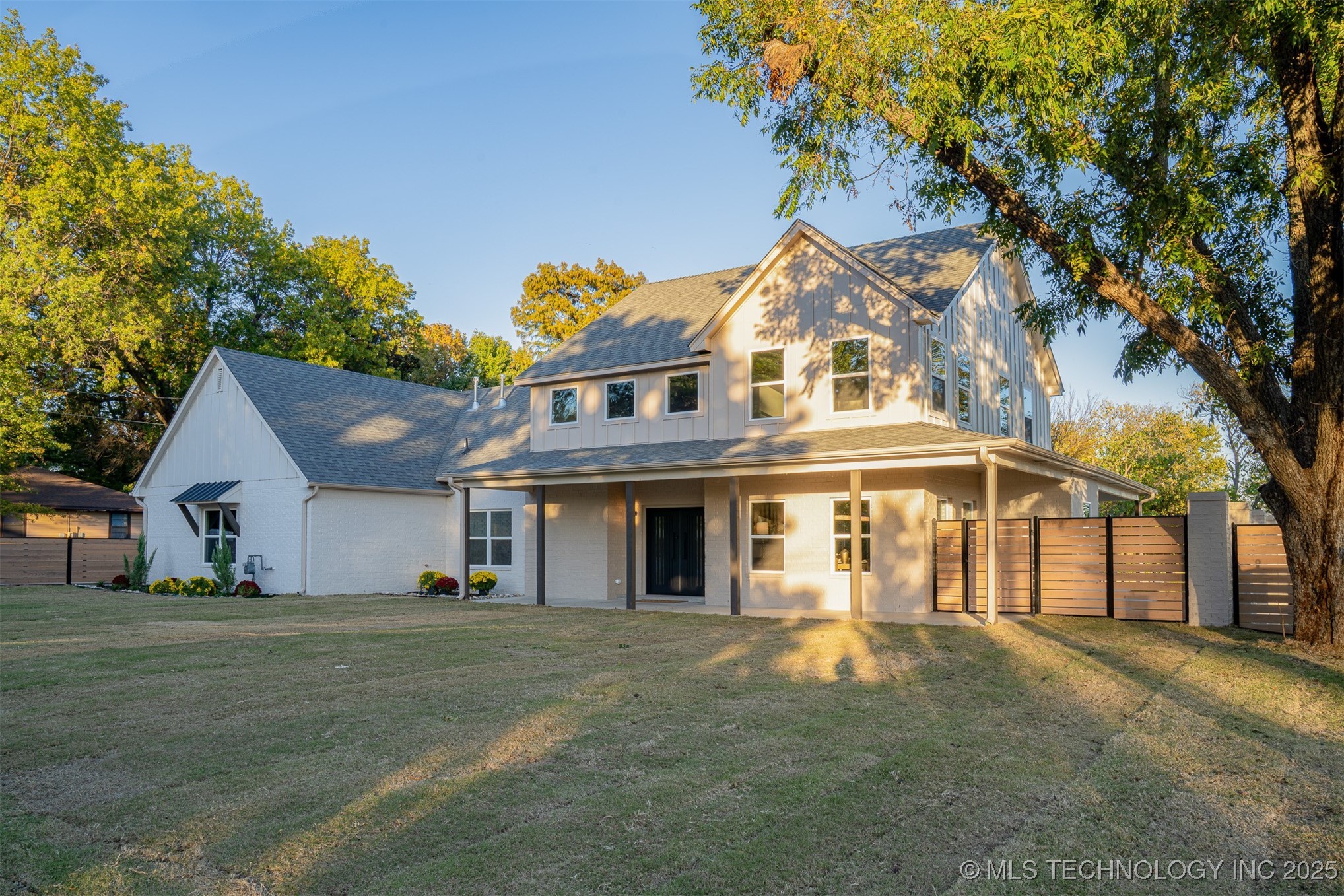 4929 S Columbia Avenue Property Photo 4