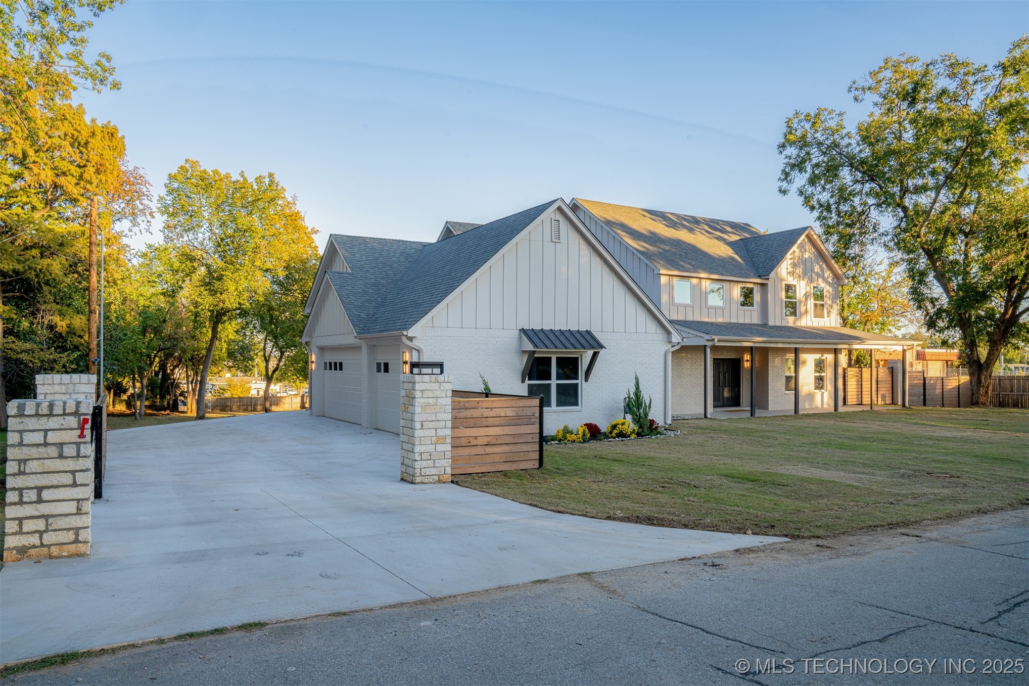 4929 S Columbia Avenue Property Photo 5