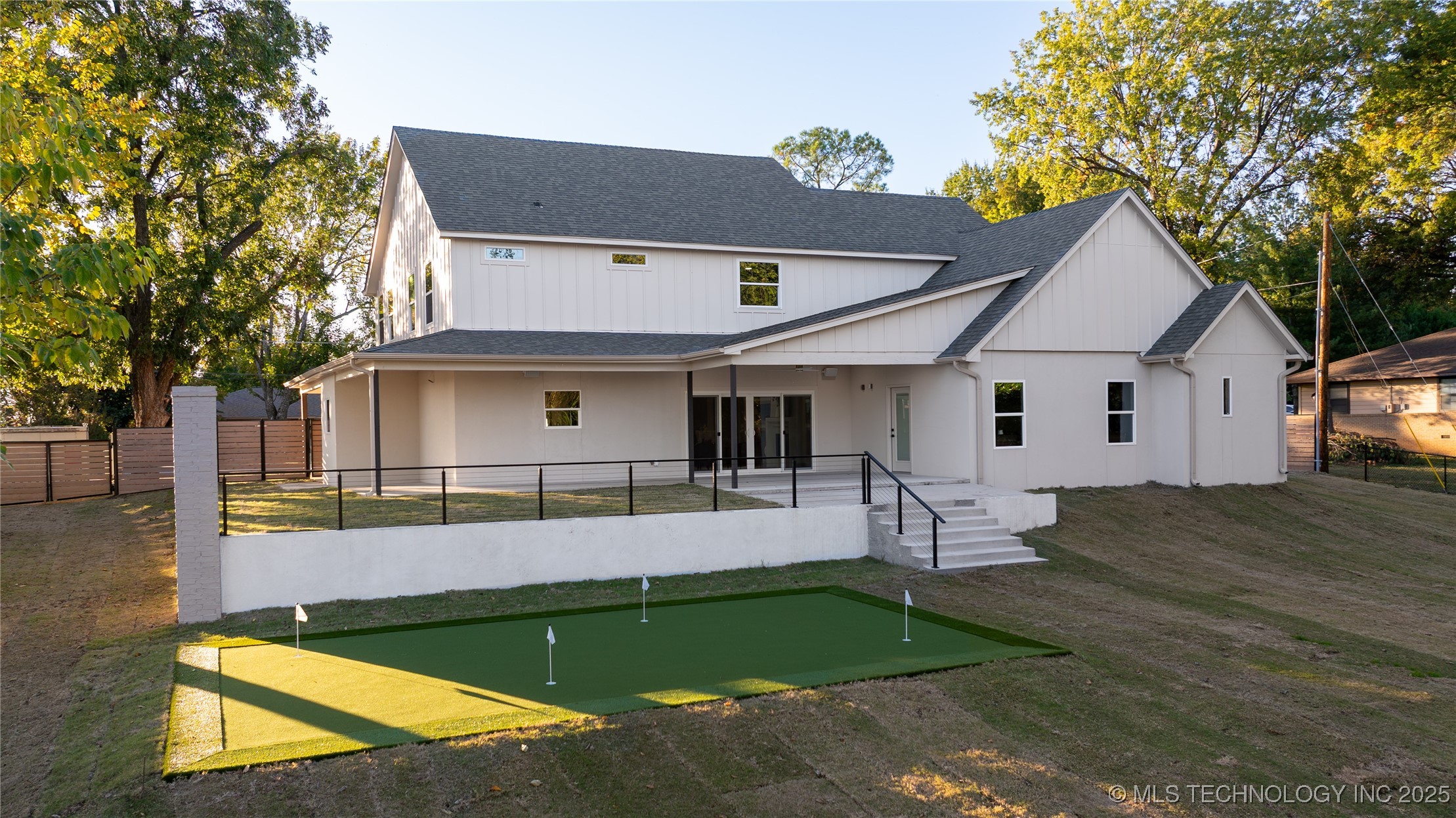 4929 S Columbia Avenue Property Photo 6