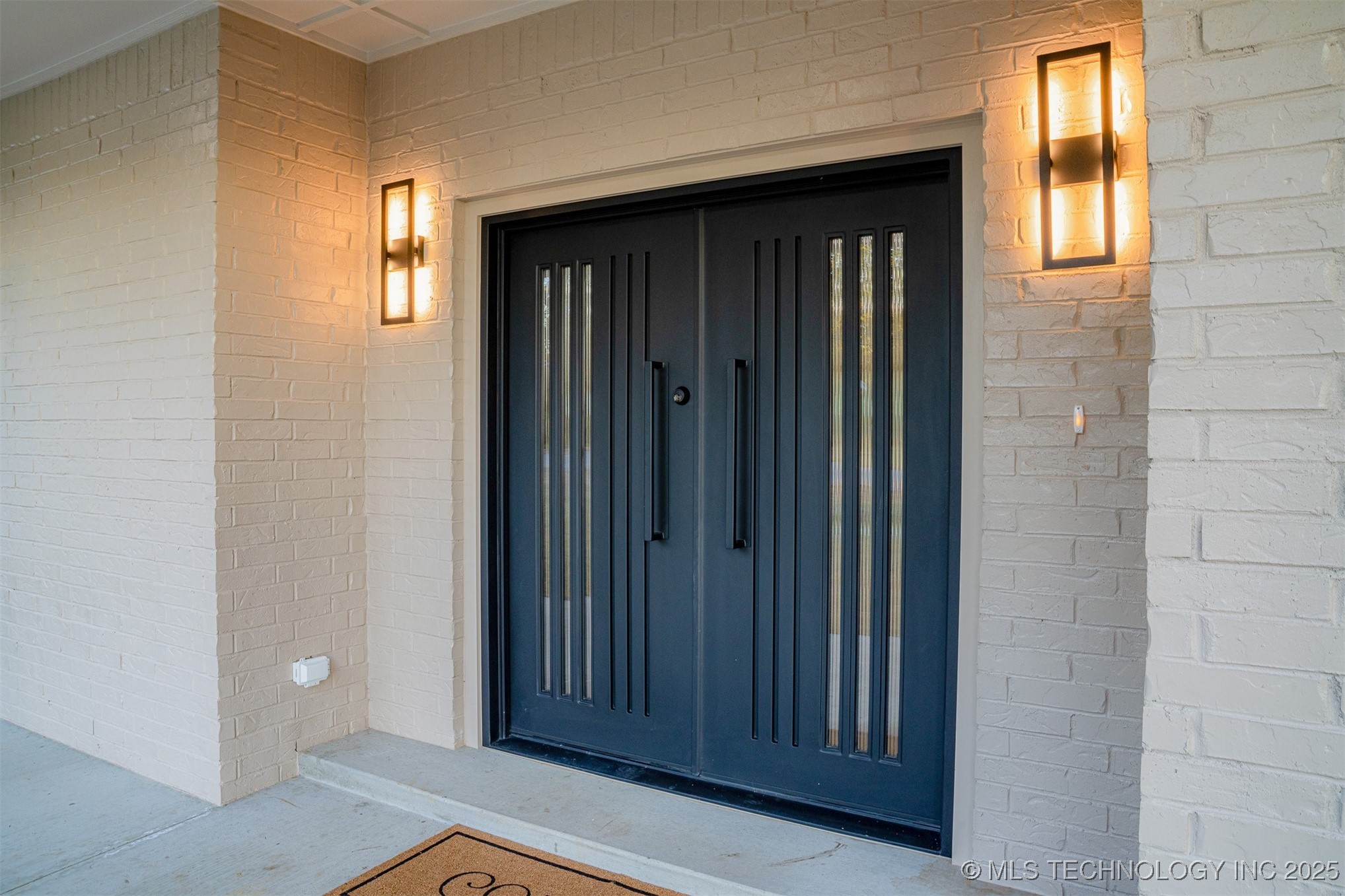 4929 S Columbia Avenue Property Photo 8