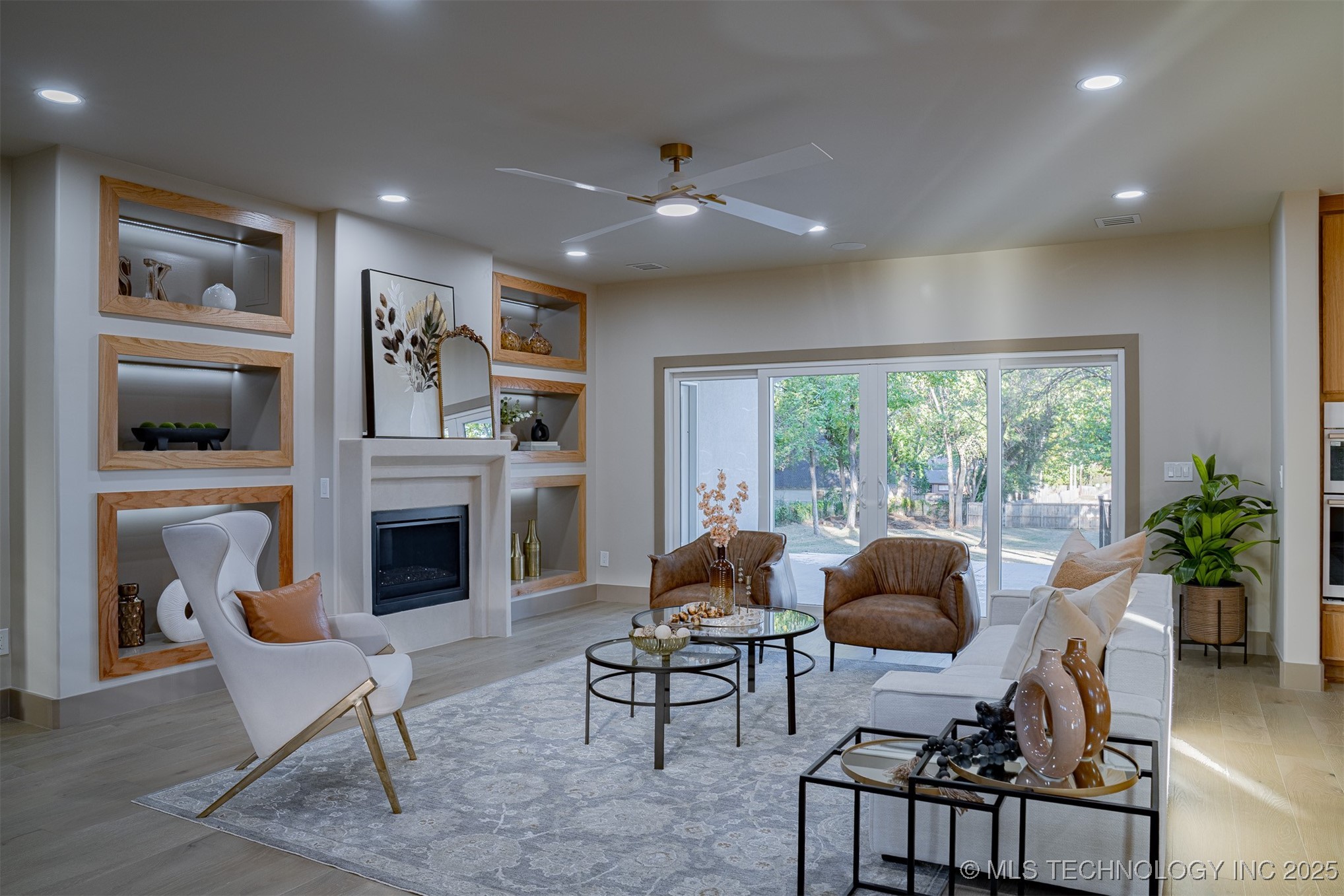 4929 S Columbia Avenue Property Photo 10