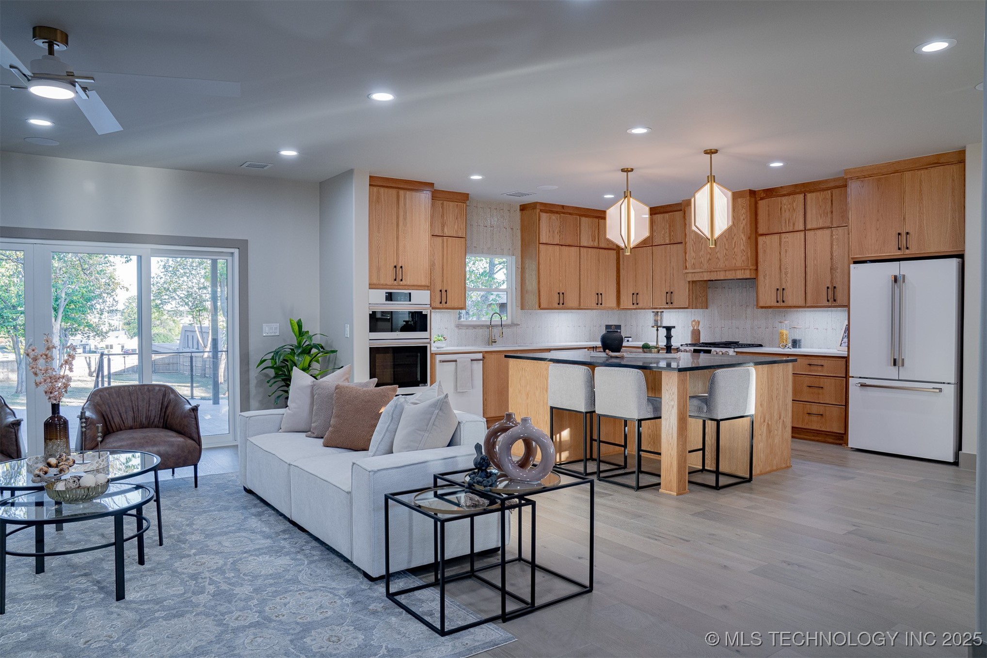 4929 S Columbia Avenue Property Photo 13