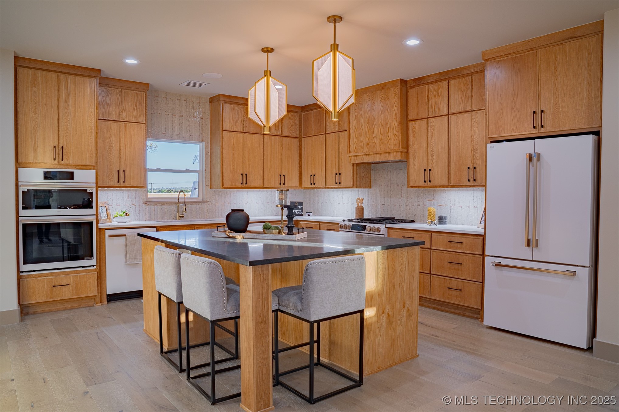 4929 S Columbia Avenue Property Photo 15