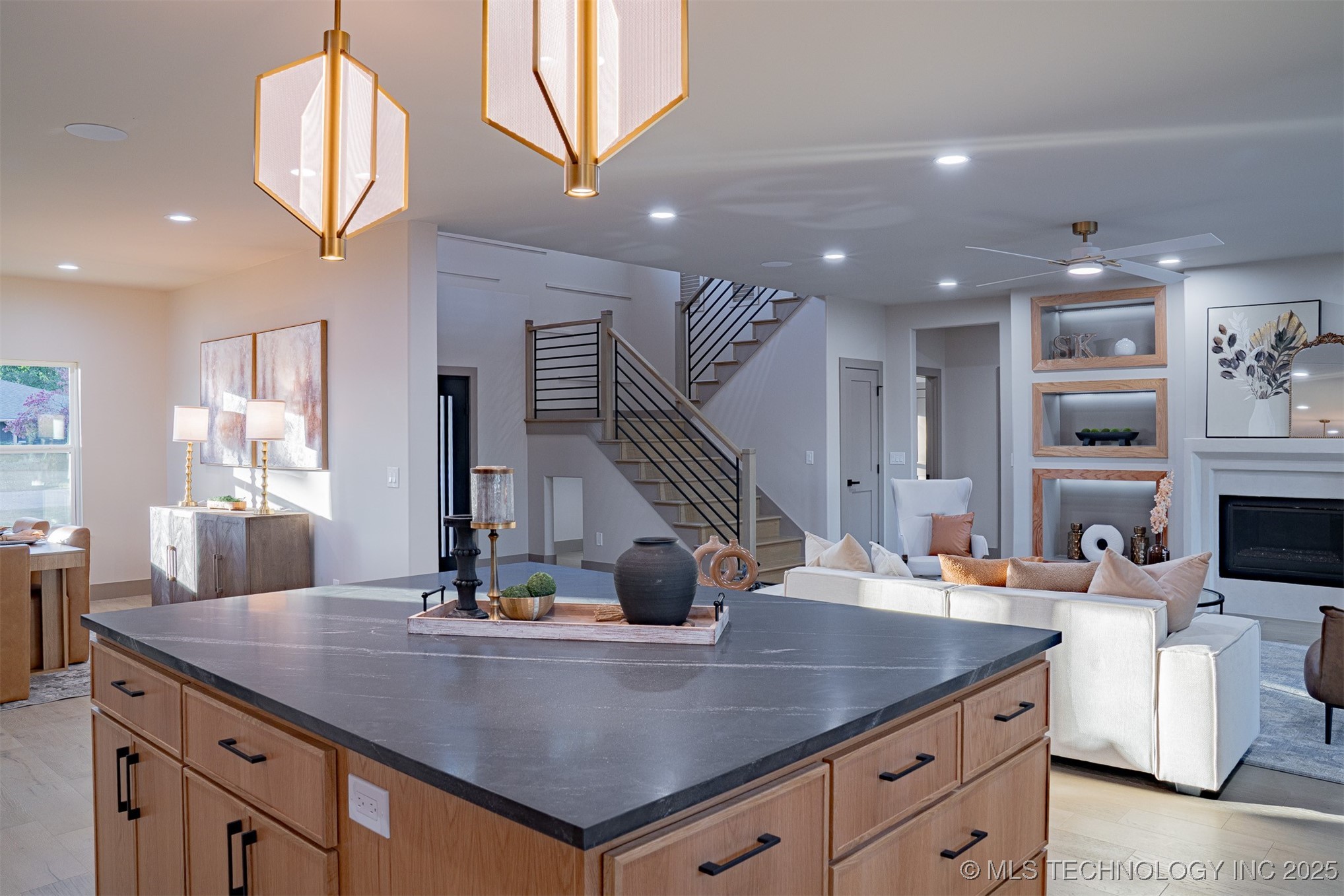 4929 S Columbia Avenue Property Photo 16