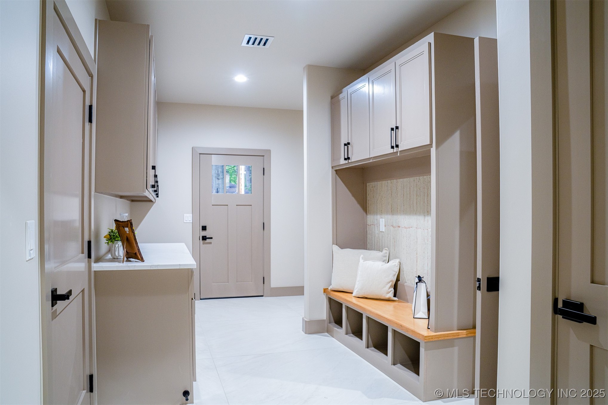 4929 S Columbia Avenue Property Photo 30