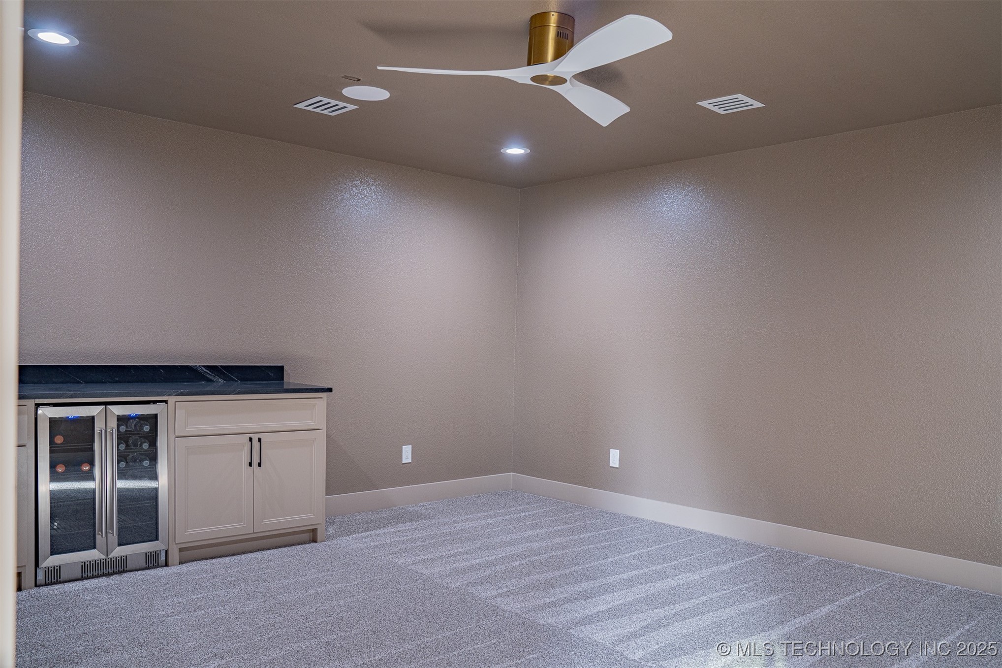 4929 S Columbia Avenue Property Photo 39