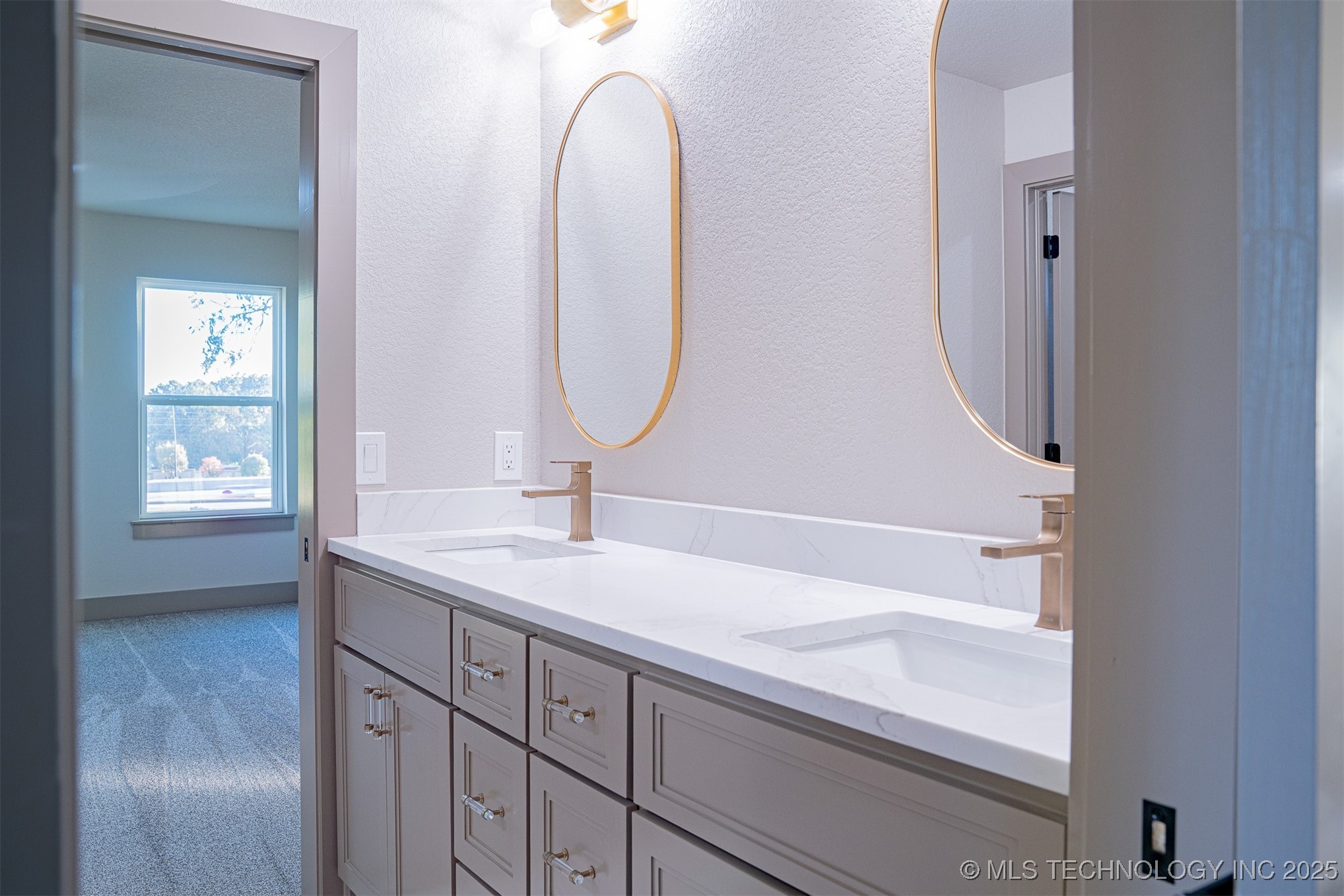 4929 S Columbia Avenue Property Photo 43