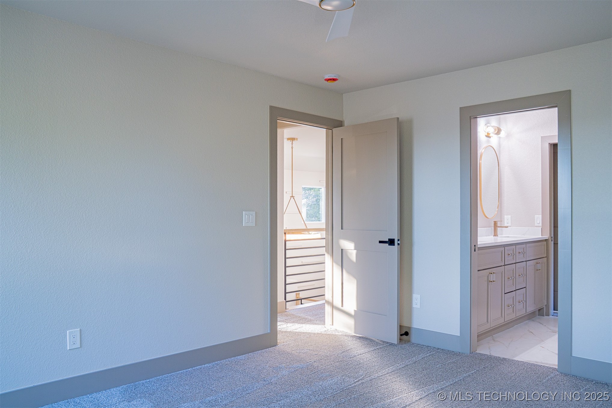 4929 S Columbia Avenue Property Photo 44