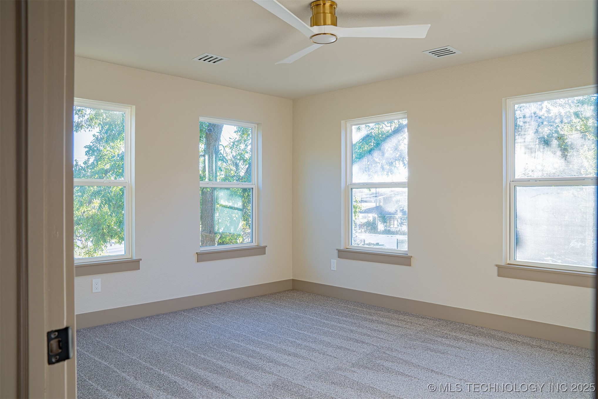 4929 S Columbia Avenue Property Photo 45