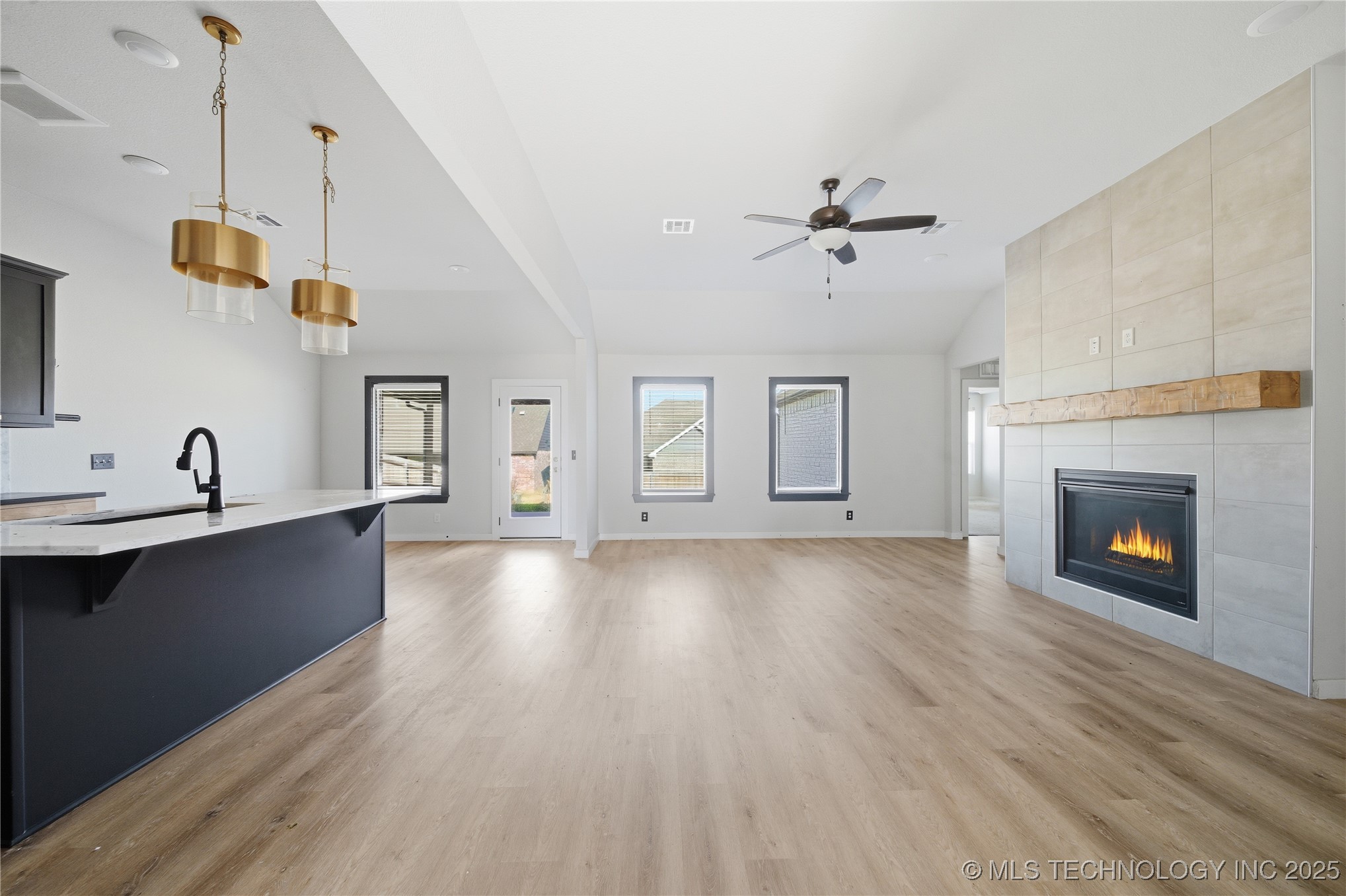 11805 N 130th East Avenue Property Photo 6