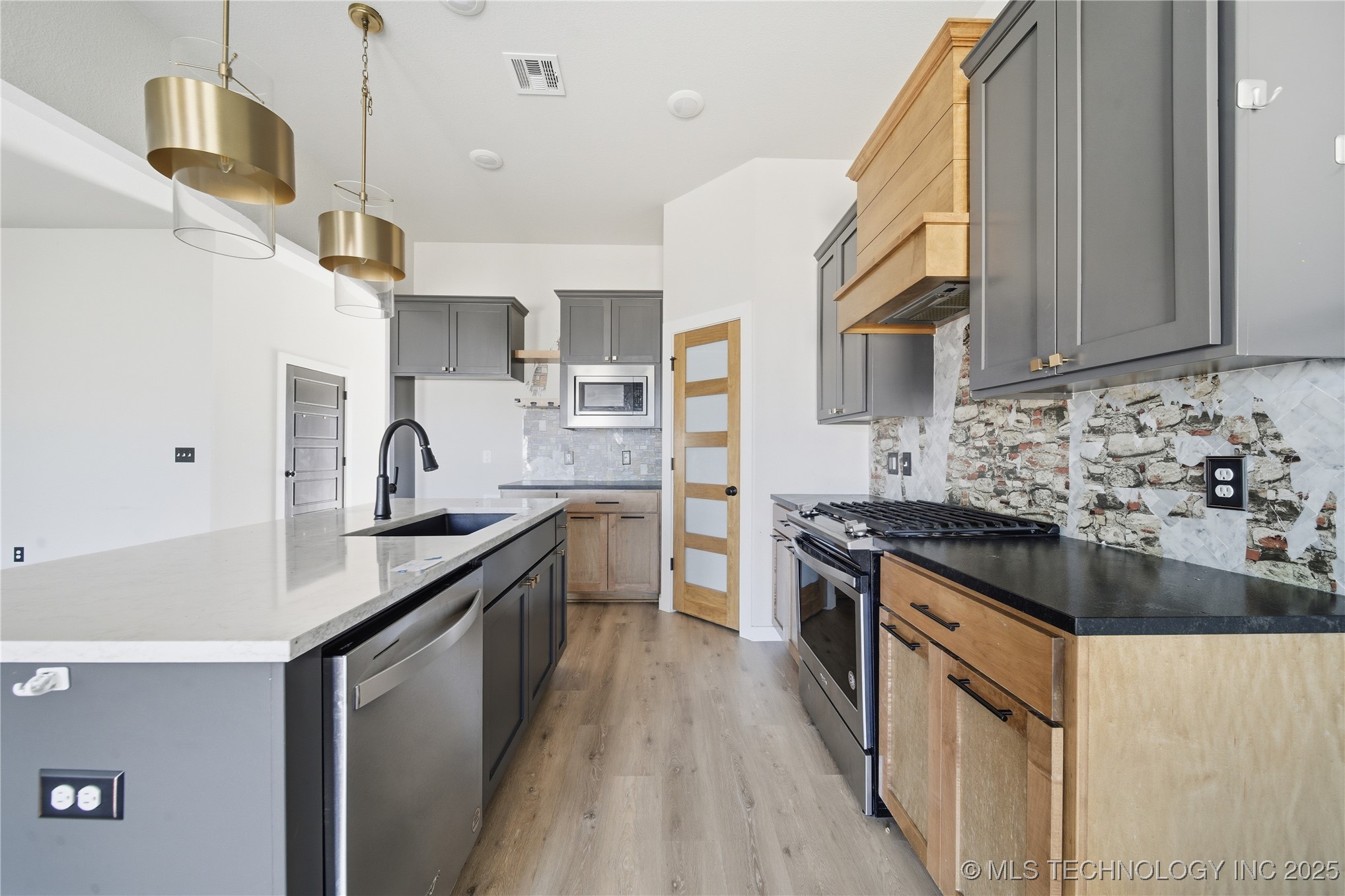 11805 N 130th East Avenue Property Photo 14