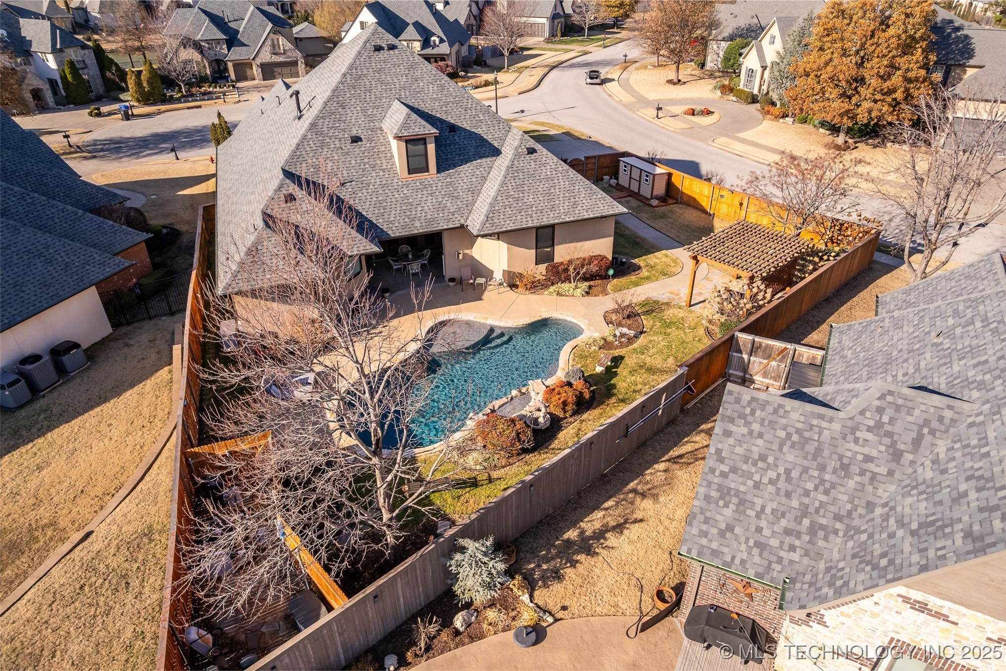 6101 W Birmingham Circle Property Photo 4