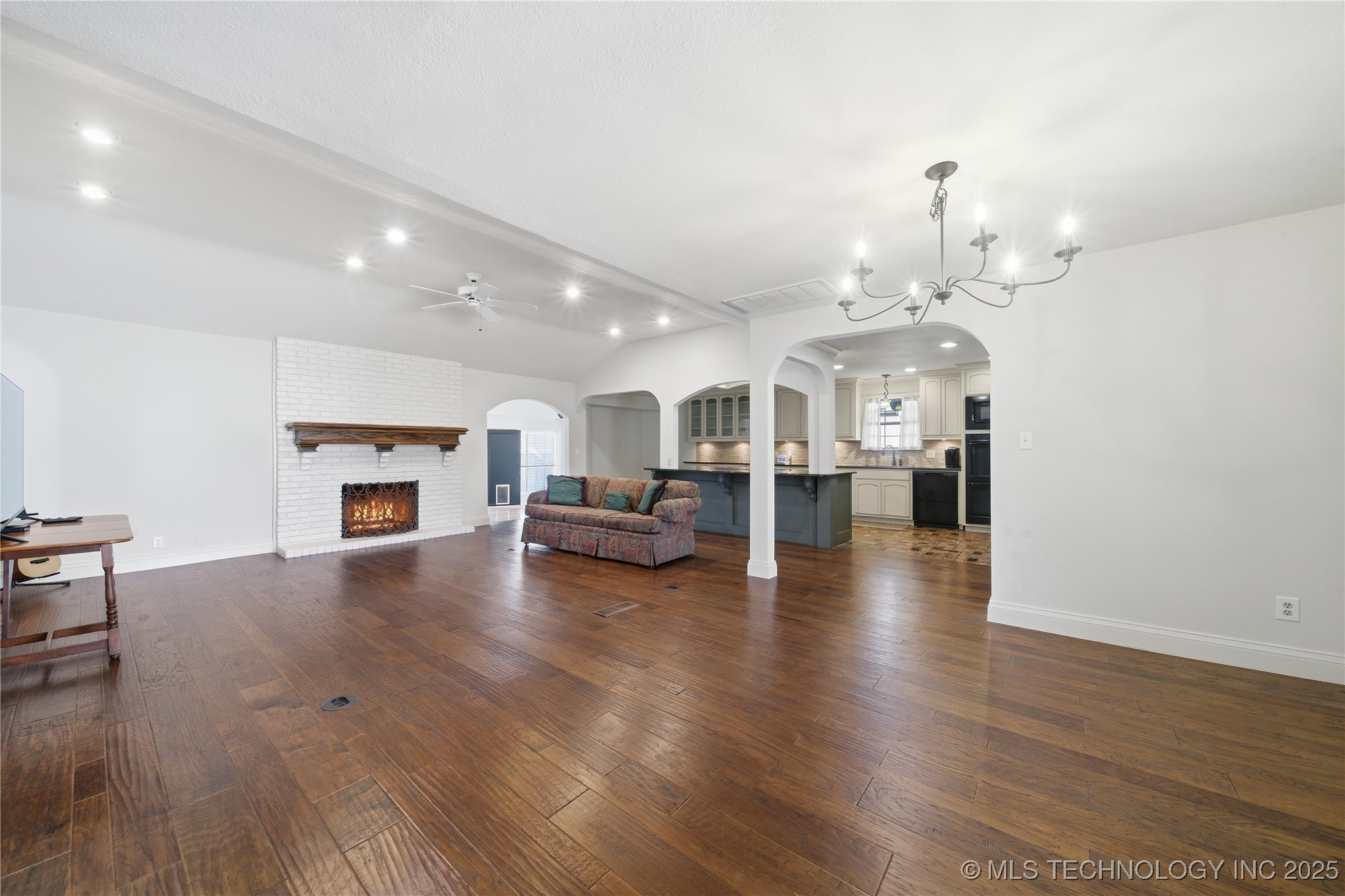 11618 S 74th East Avenue Property Photo 4