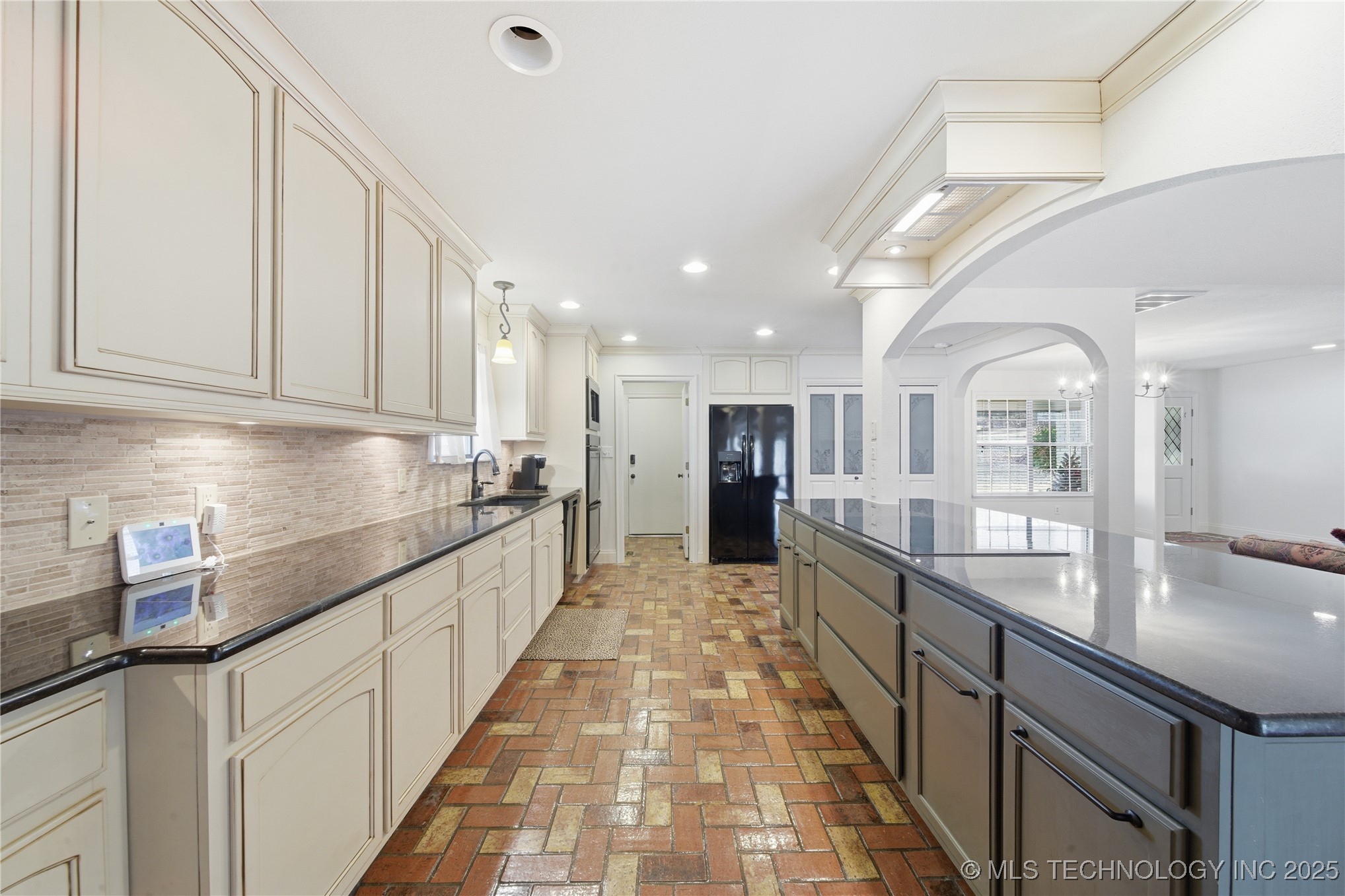 11618 S 74th East Avenue Property Photo 9