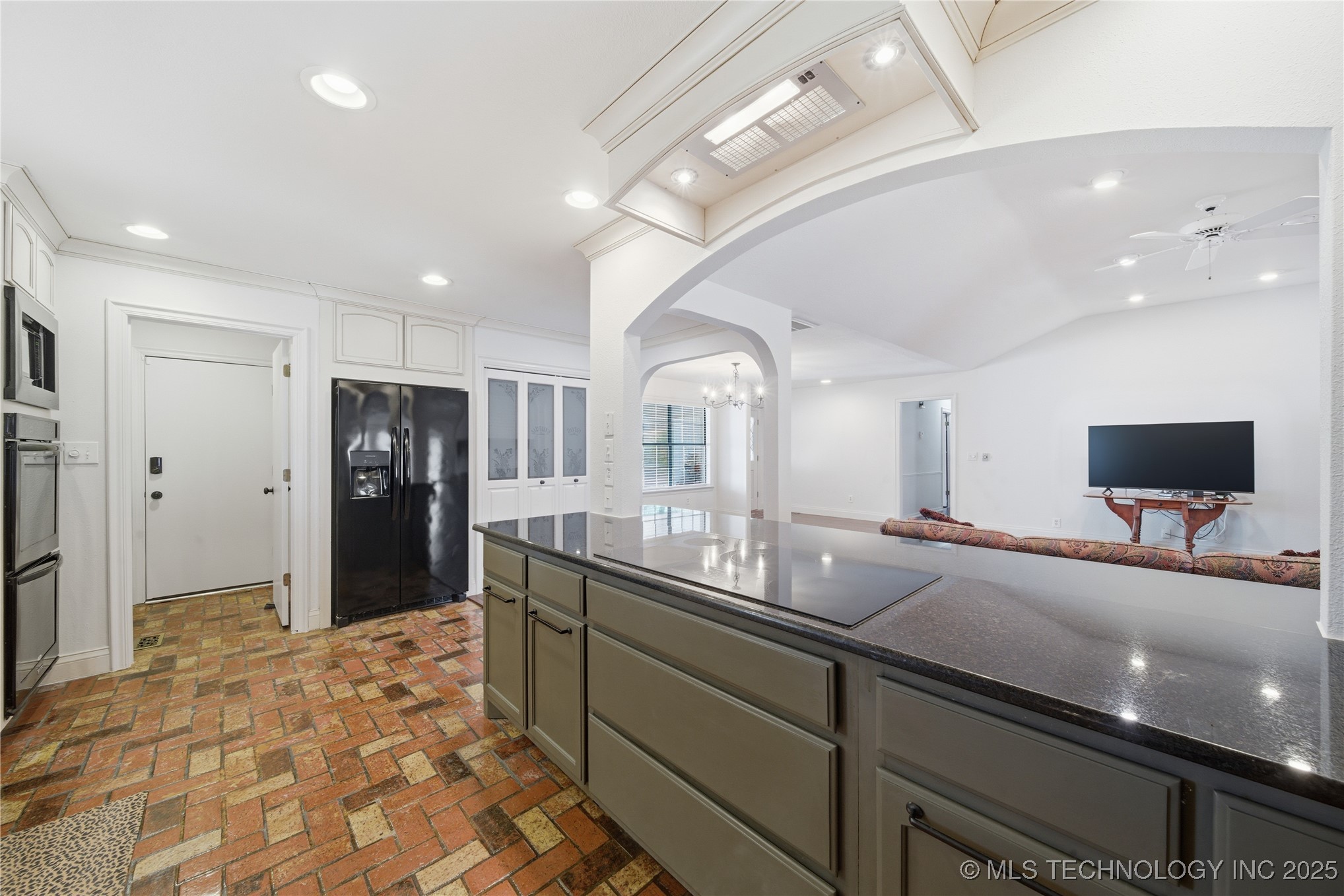 11618 S 74th East Avenue Property Photo 10