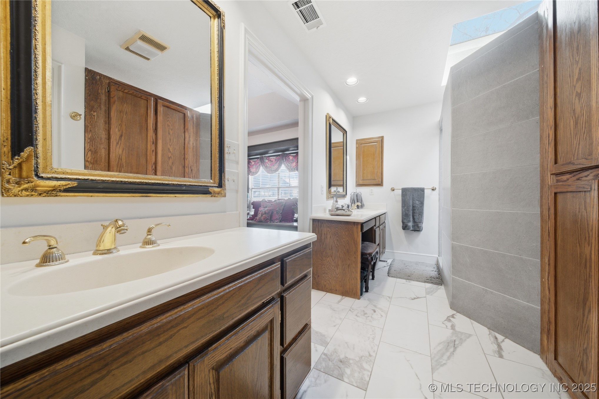 11618 S 74th East Avenue Property Photo 14