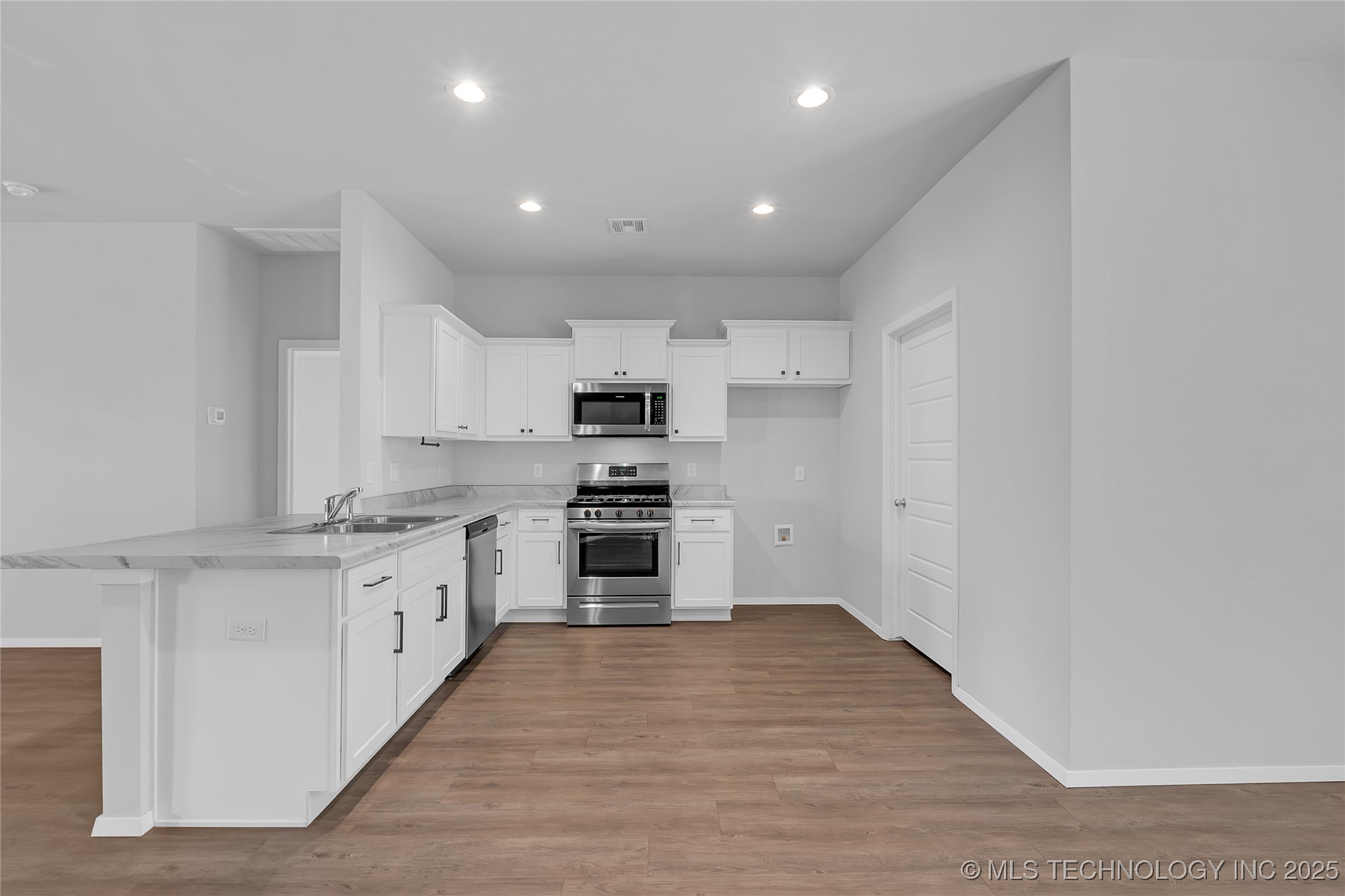 7413 E 158th Street S Property Photo 9