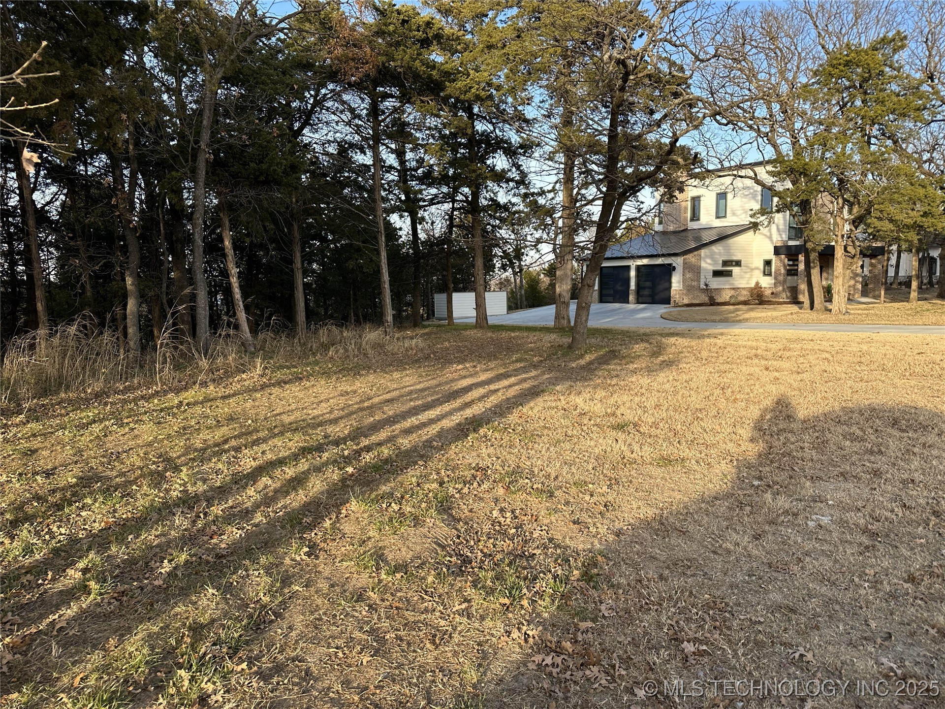 1 Sleepy Hollow Drive Property Photo 3