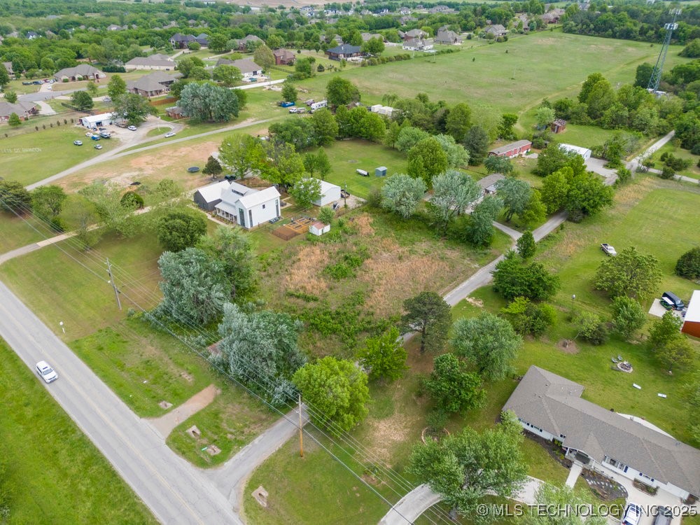 7111 S 277th East Avenue Property Photo 4