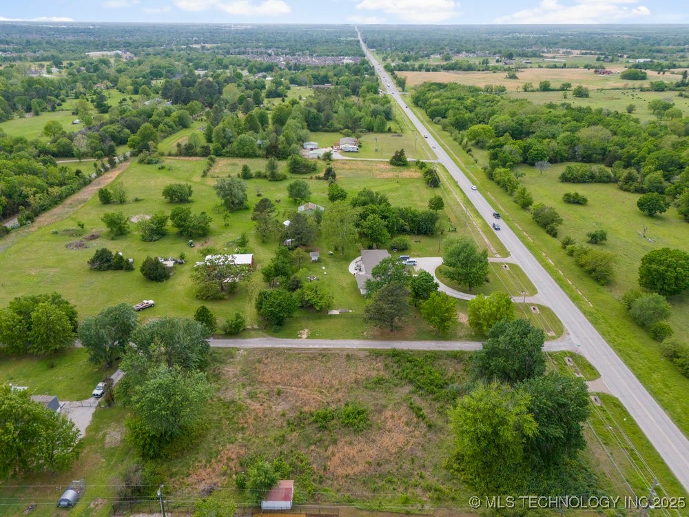 7111 S 277th East Avenue Property Photo 6