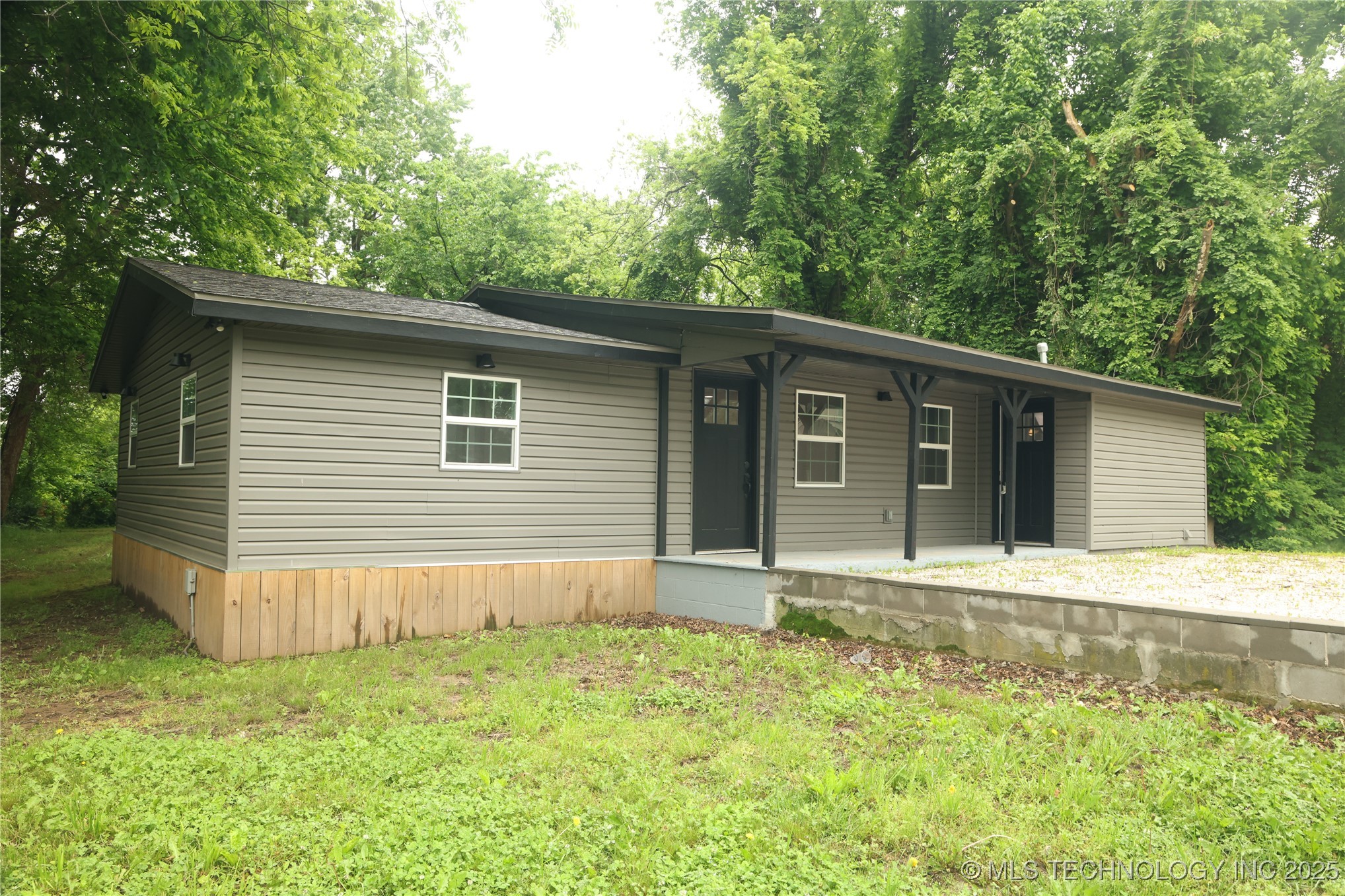 1185 E Pine Street Property Photo 1