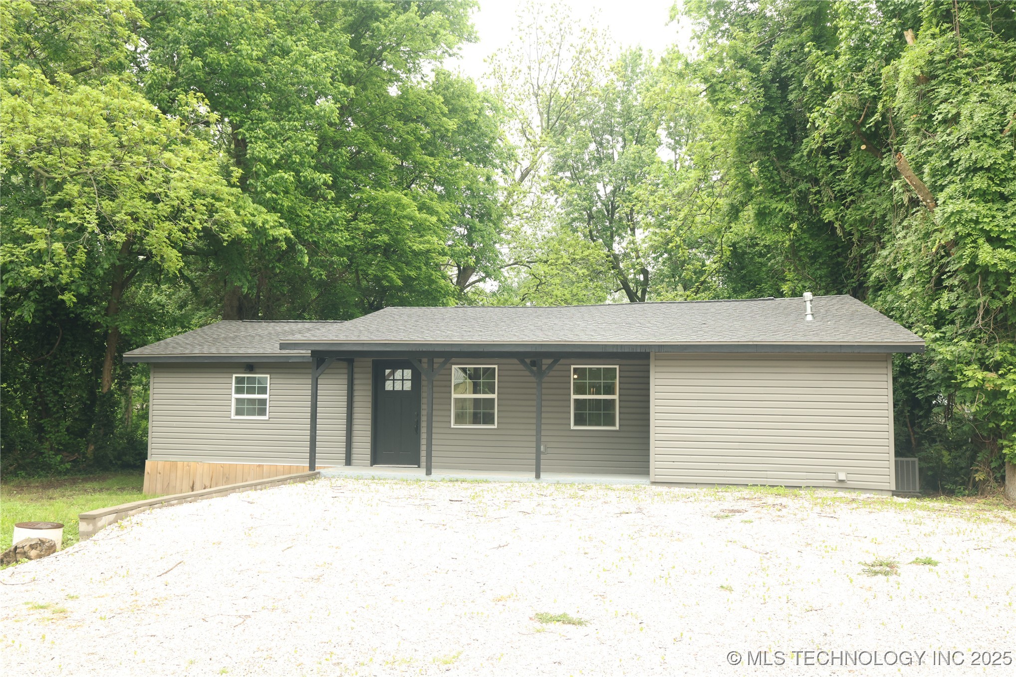 1185 E Pine Street Property Photo 2