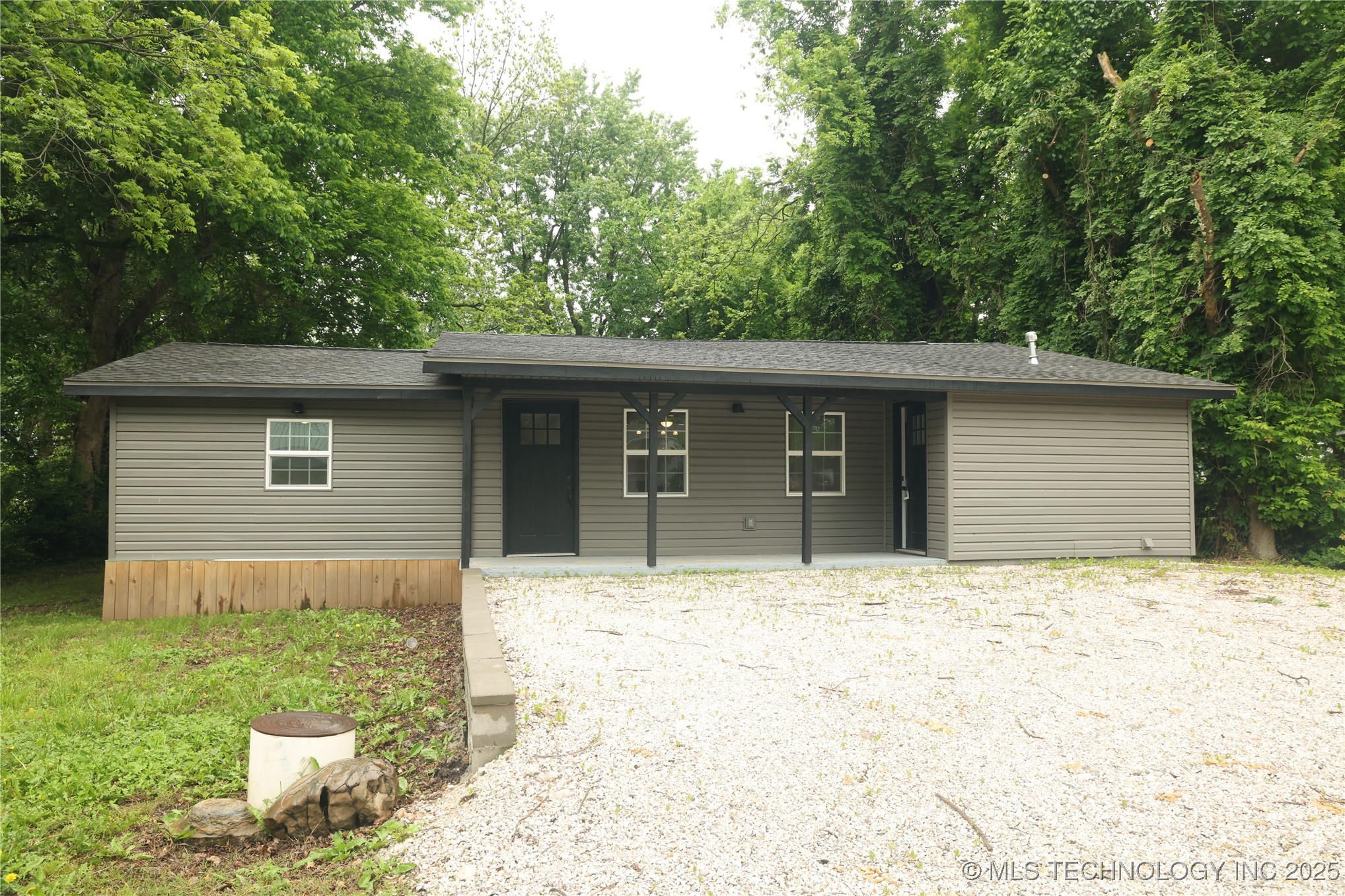 1185 E Pine Street Property Photo 4