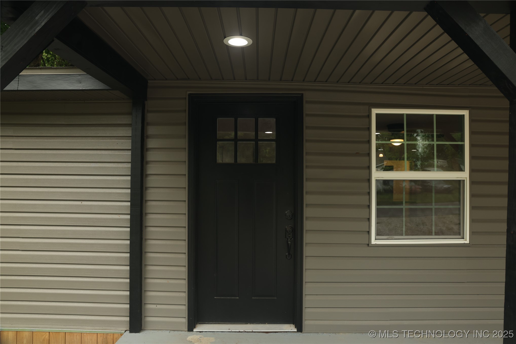 1185 E Pine Street Property Photo 5