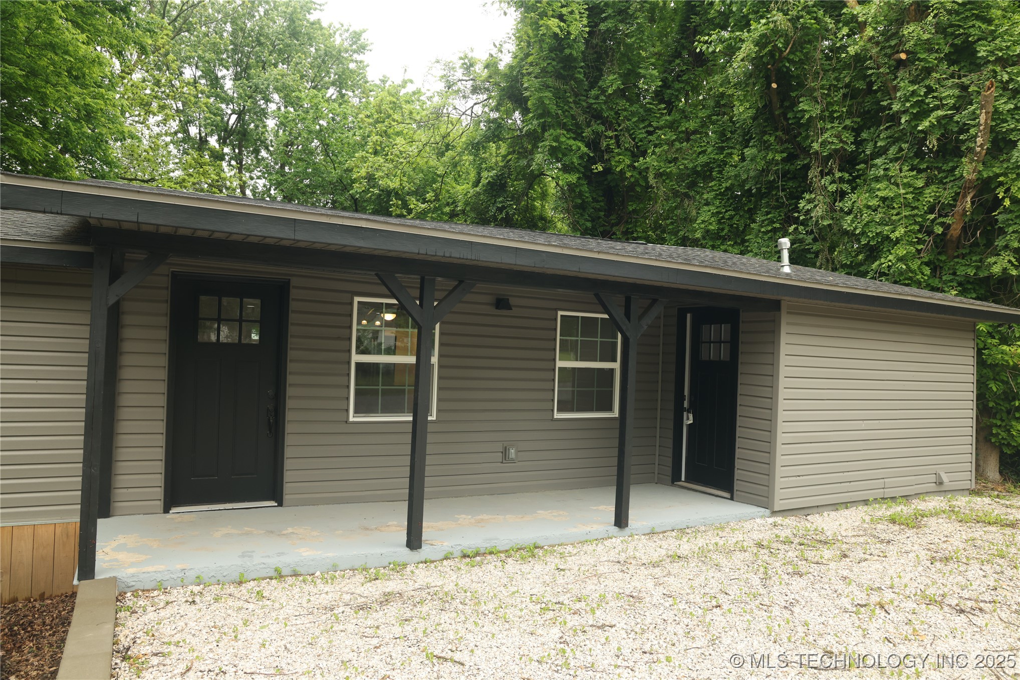 1185 E Pine Street Property Photo 6