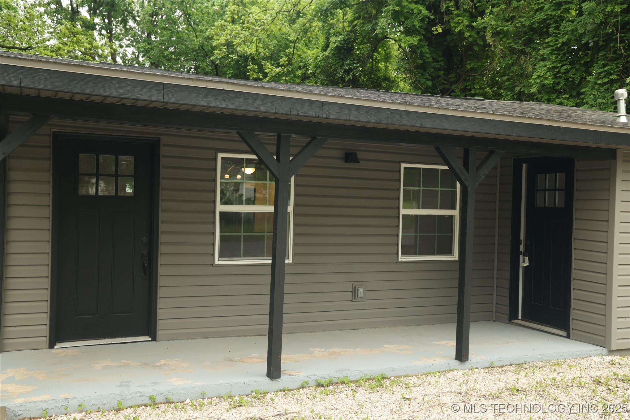 1185 E Pine Street Property Photo 7