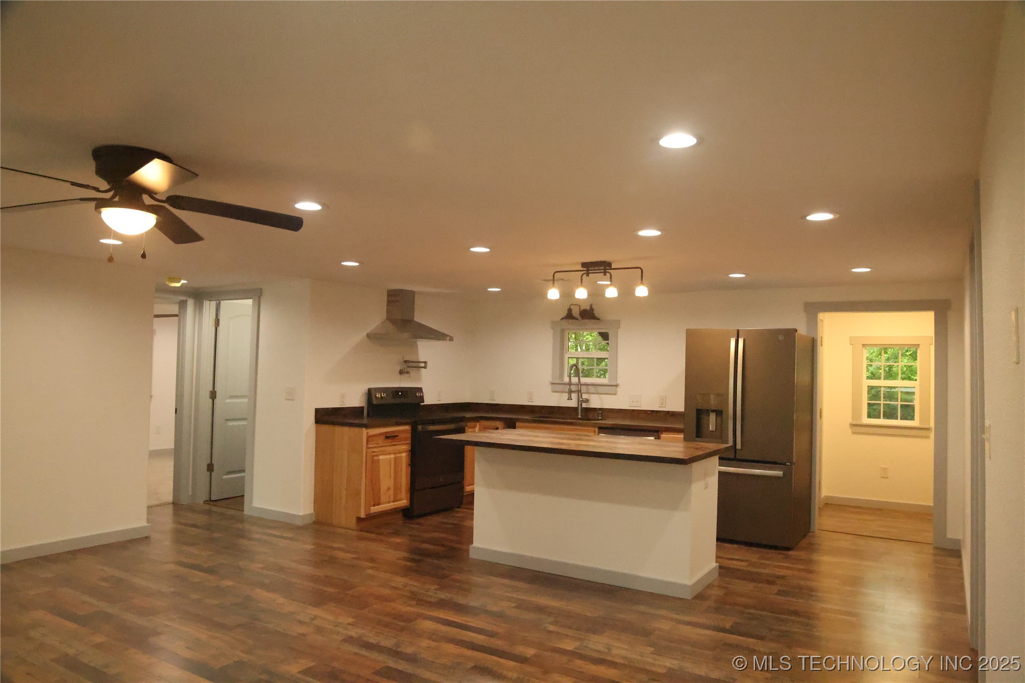 1185 E Pine Street Property Photo 8