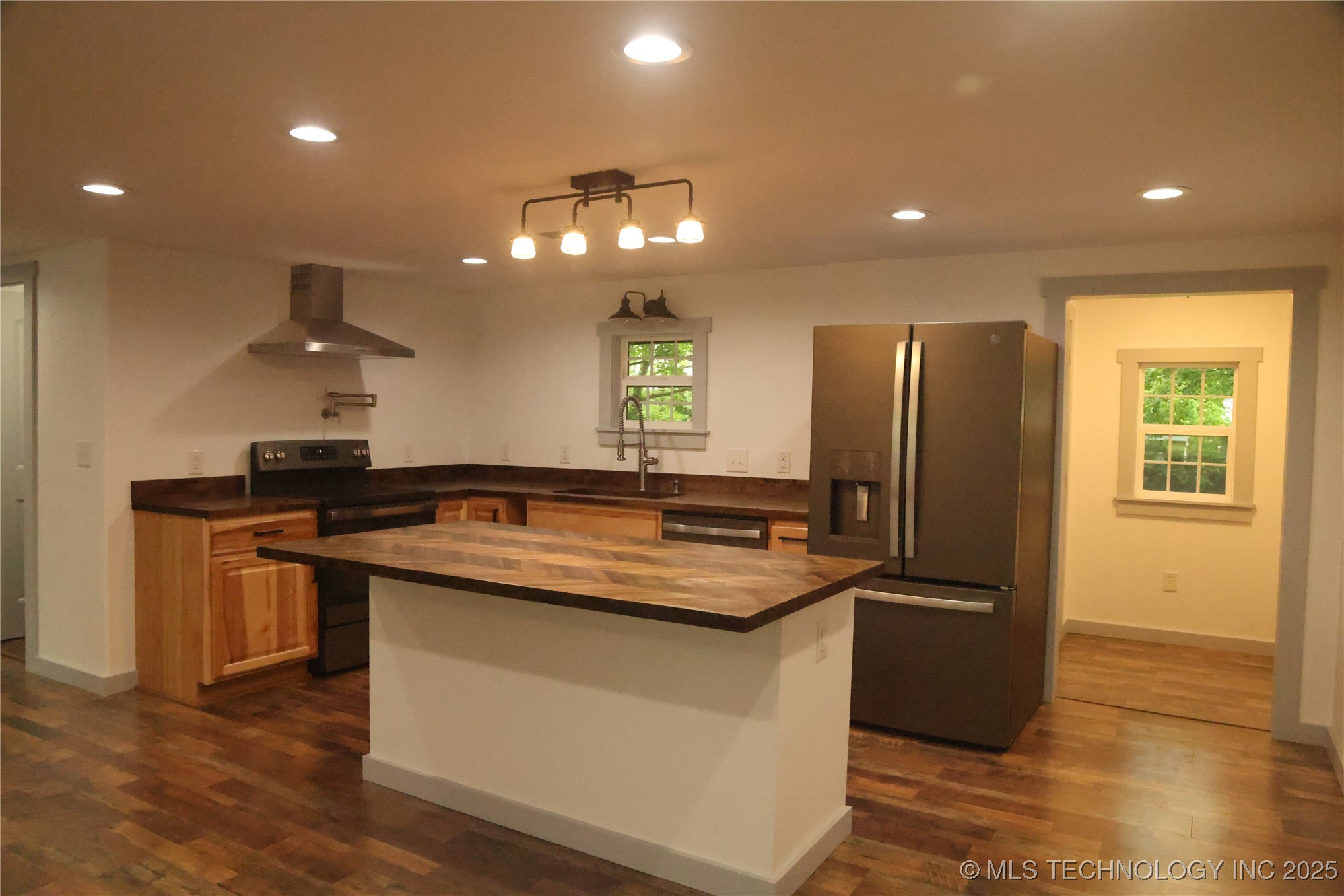 1185 E Pine Street Property Photo 11