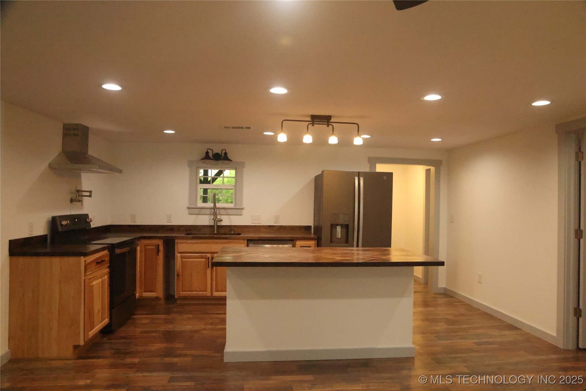 1185 E Pine Street Property Photo 12