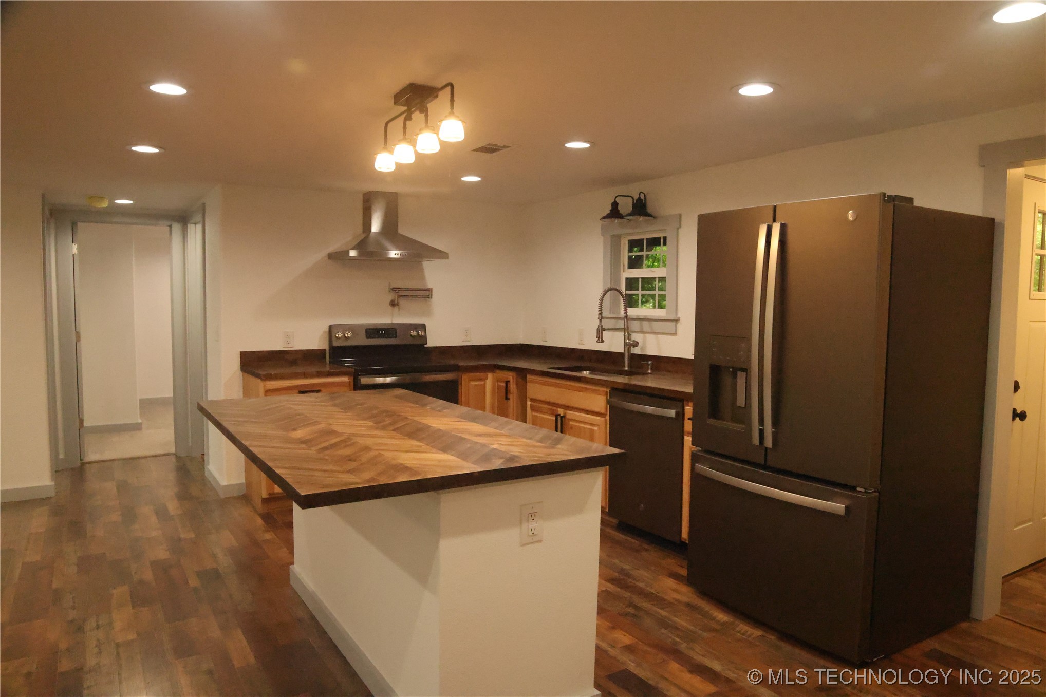 1185 E Pine Street Property Photo 14