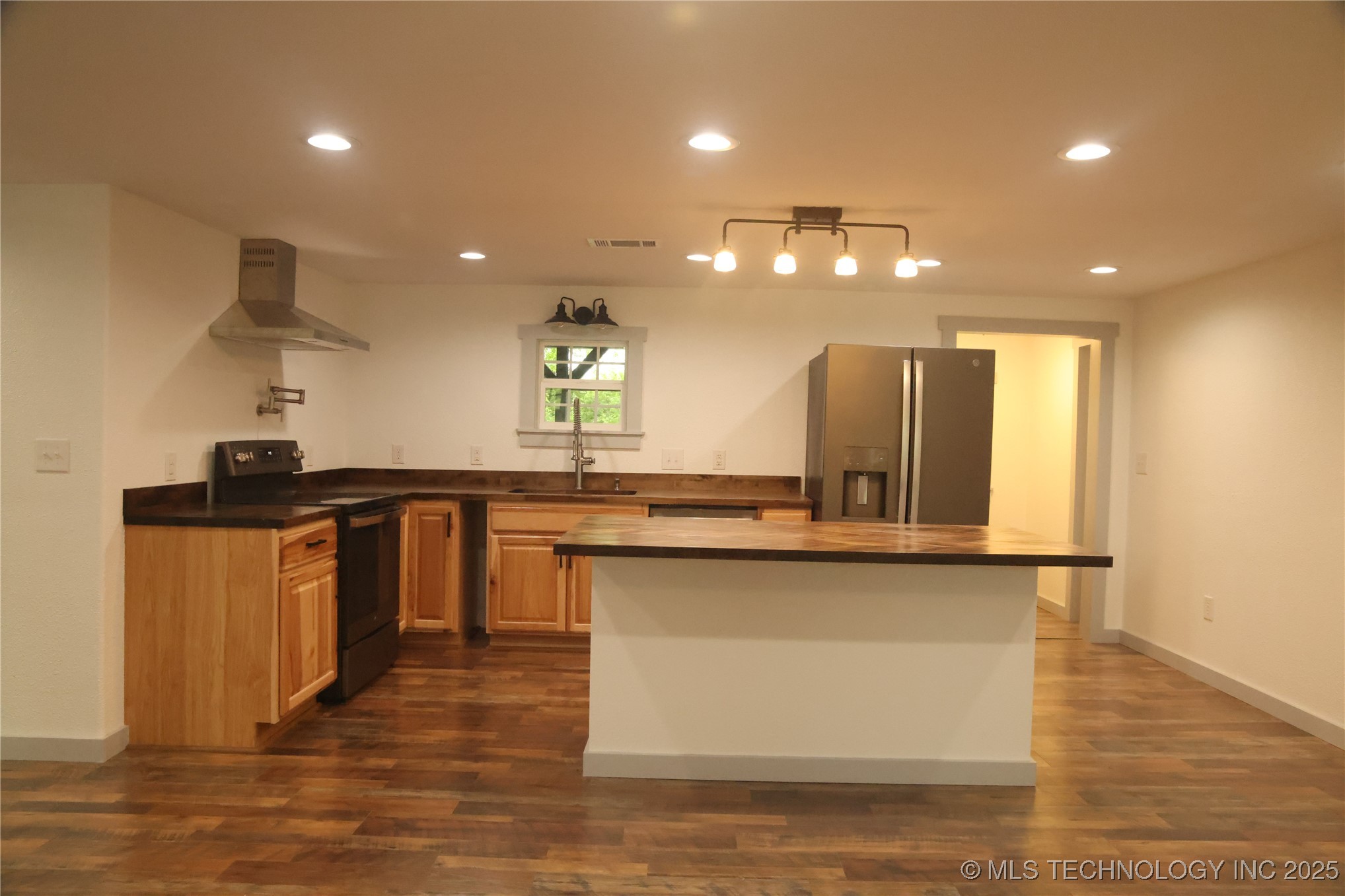 1185 E Pine Street Property Photo 15