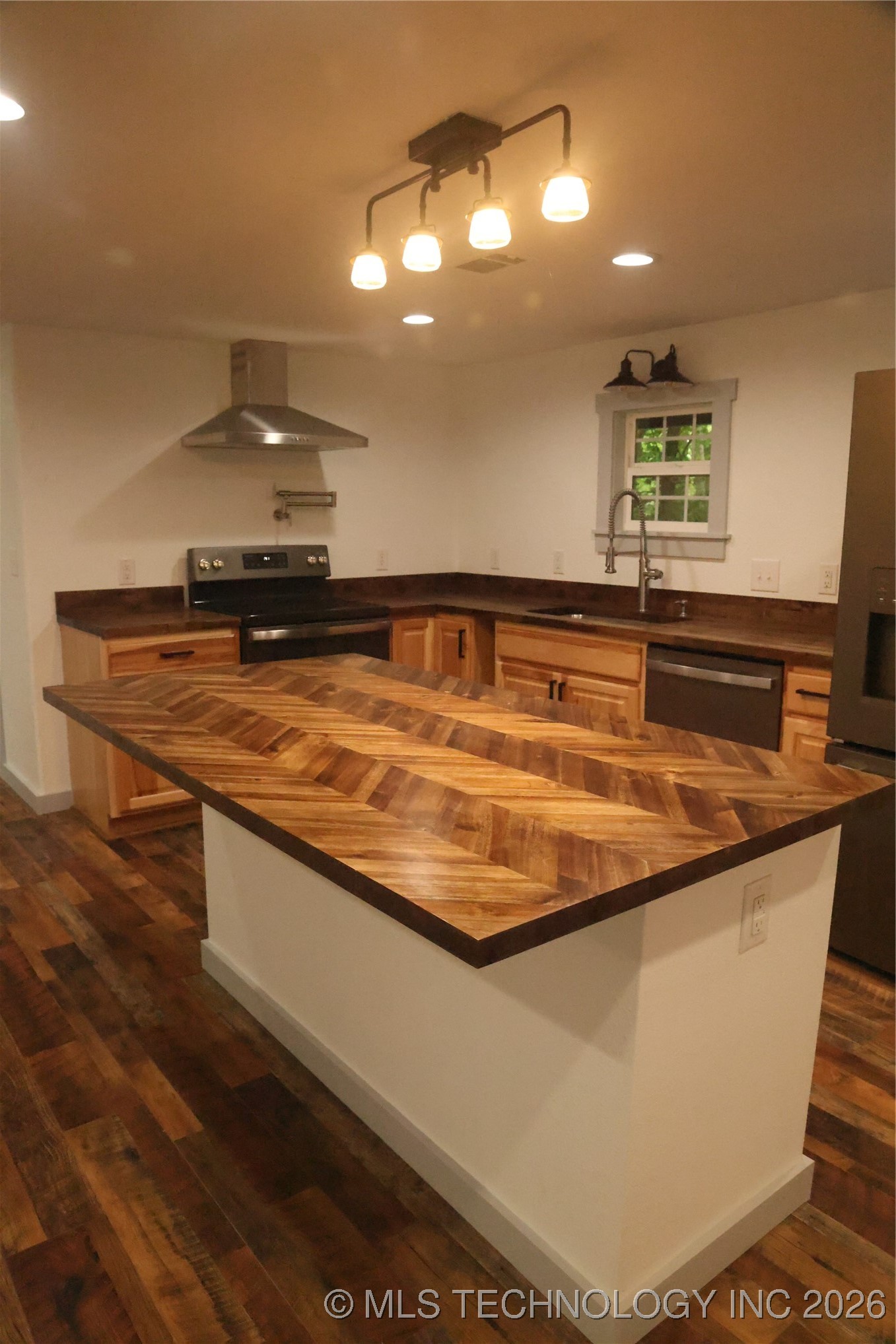 1185 E Pine Street Property Photo 16