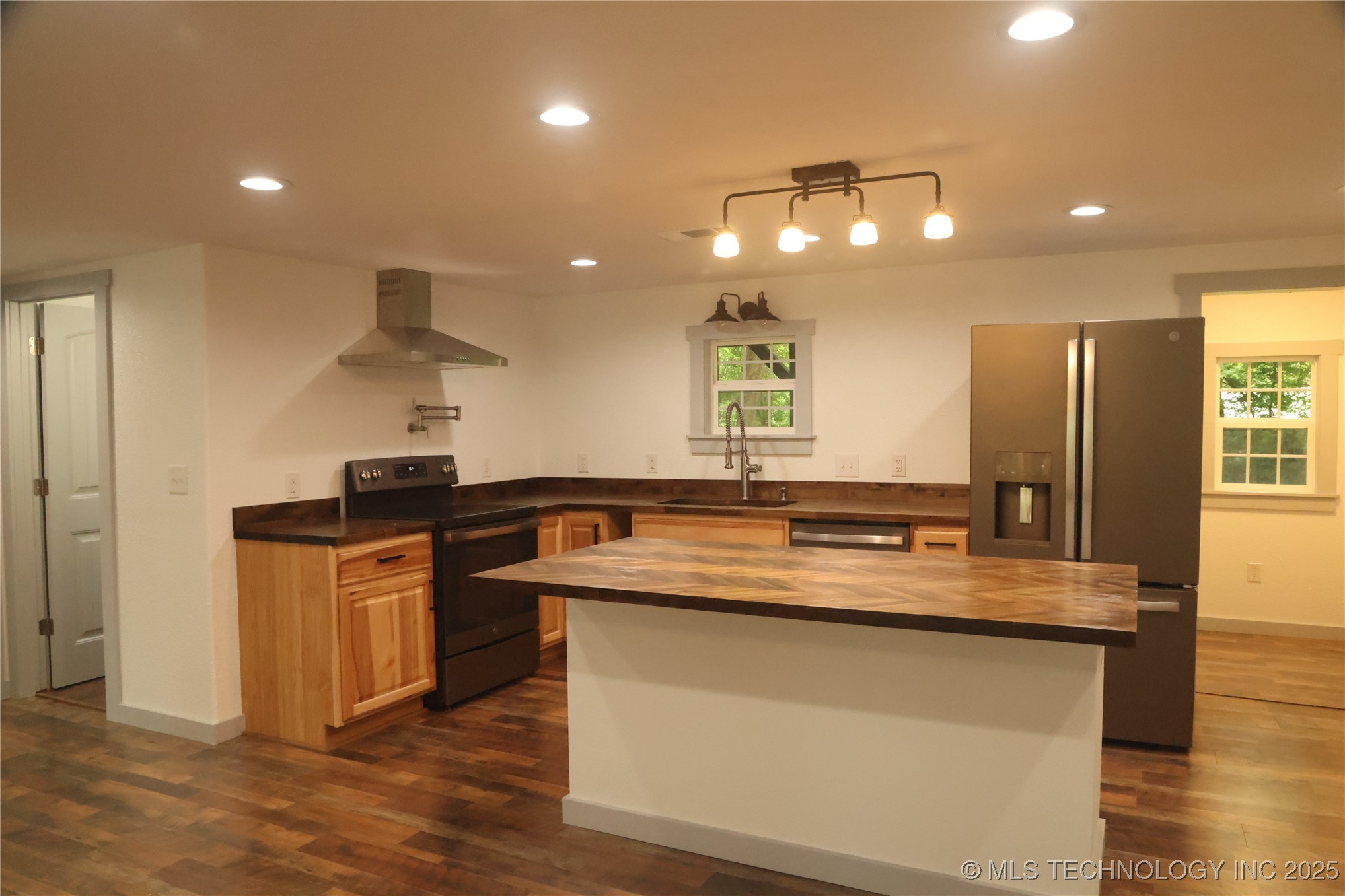 1185 E Pine Street Property Photo 17