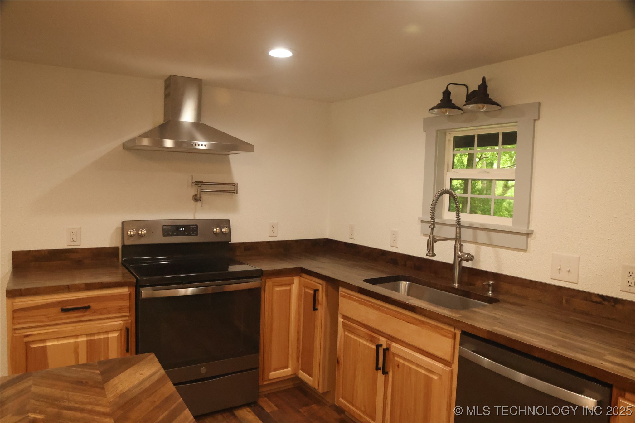 1185 E Pine Street Property Photo 19