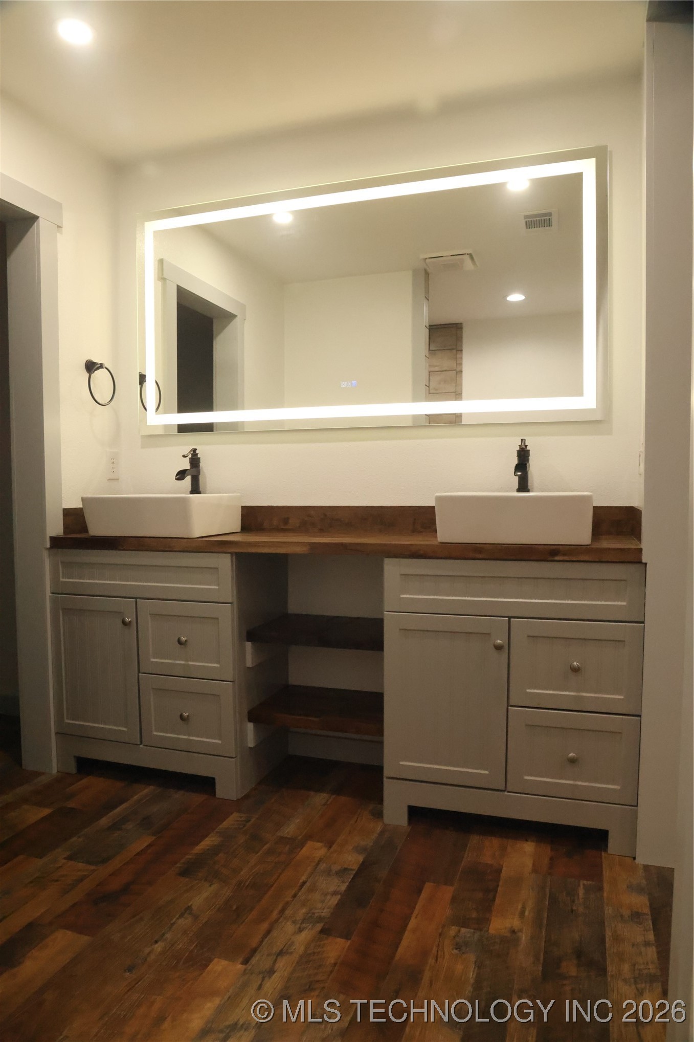 1185 E Pine Street Property Photo 20