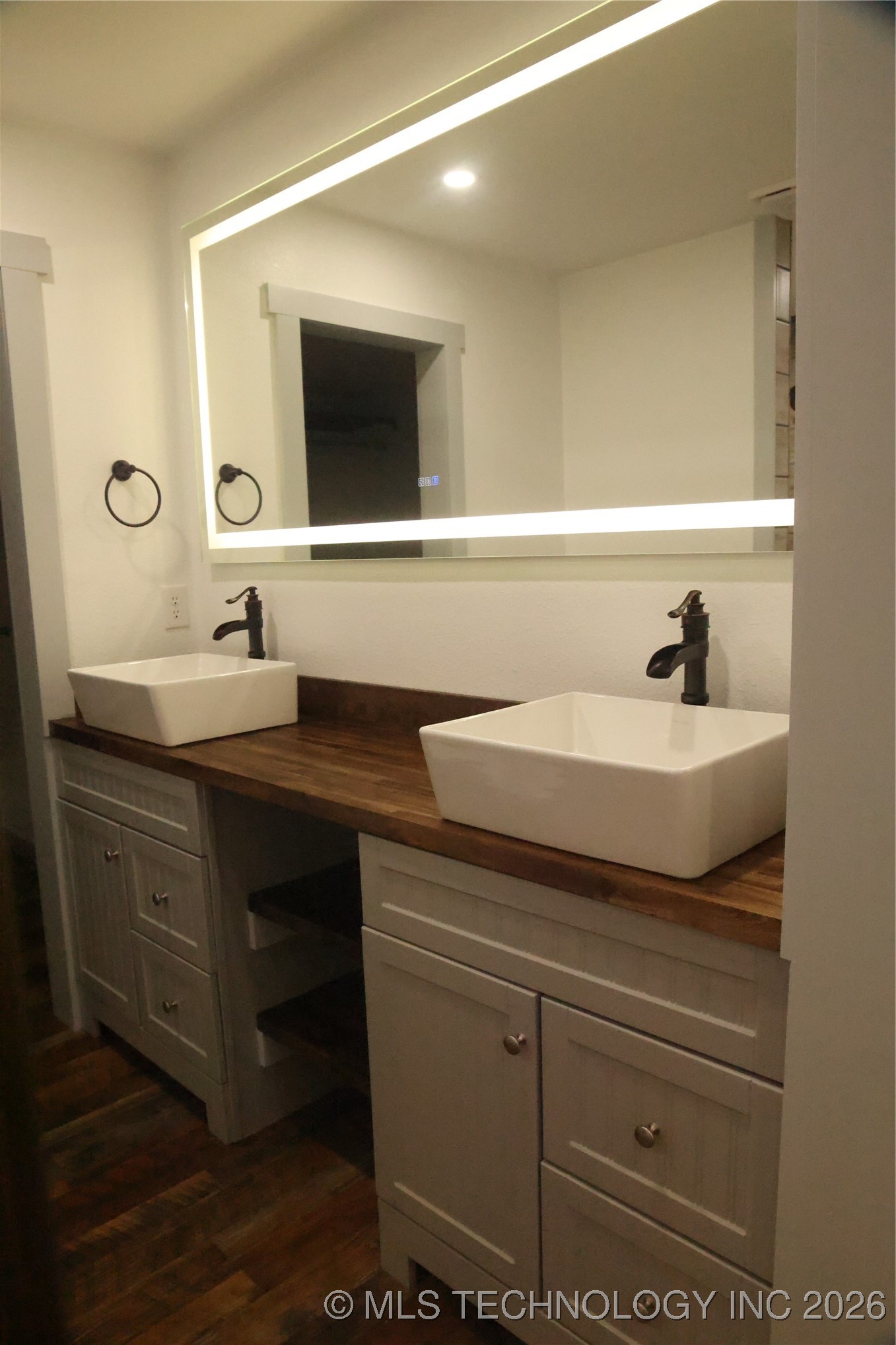 1185 E Pine Street Property Photo 21