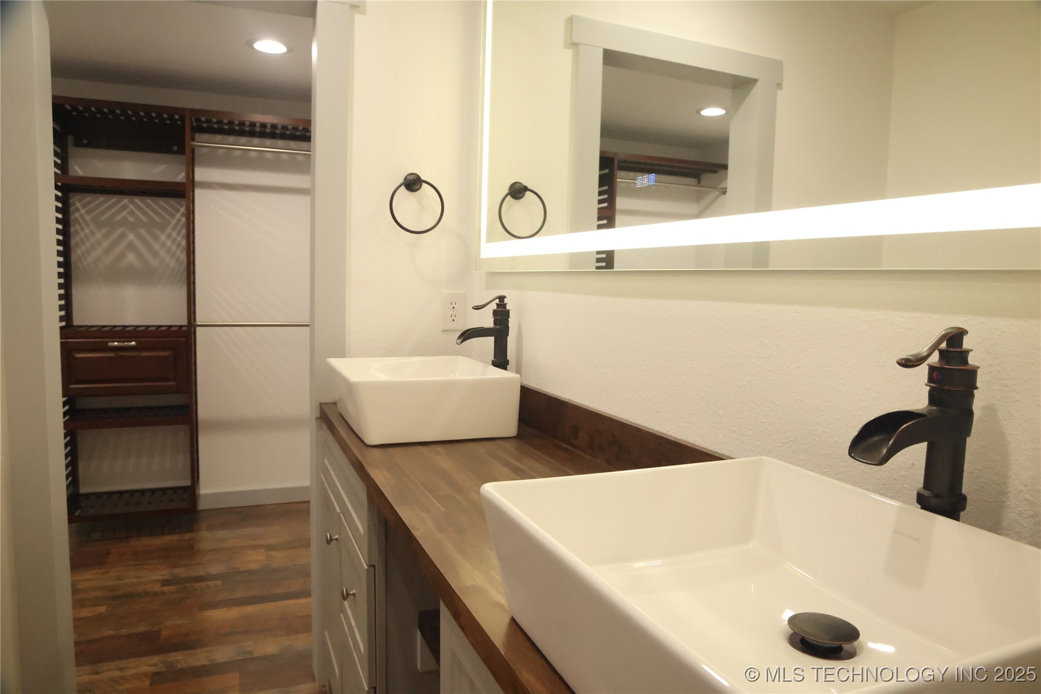 1185 E Pine Street Property Photo 22