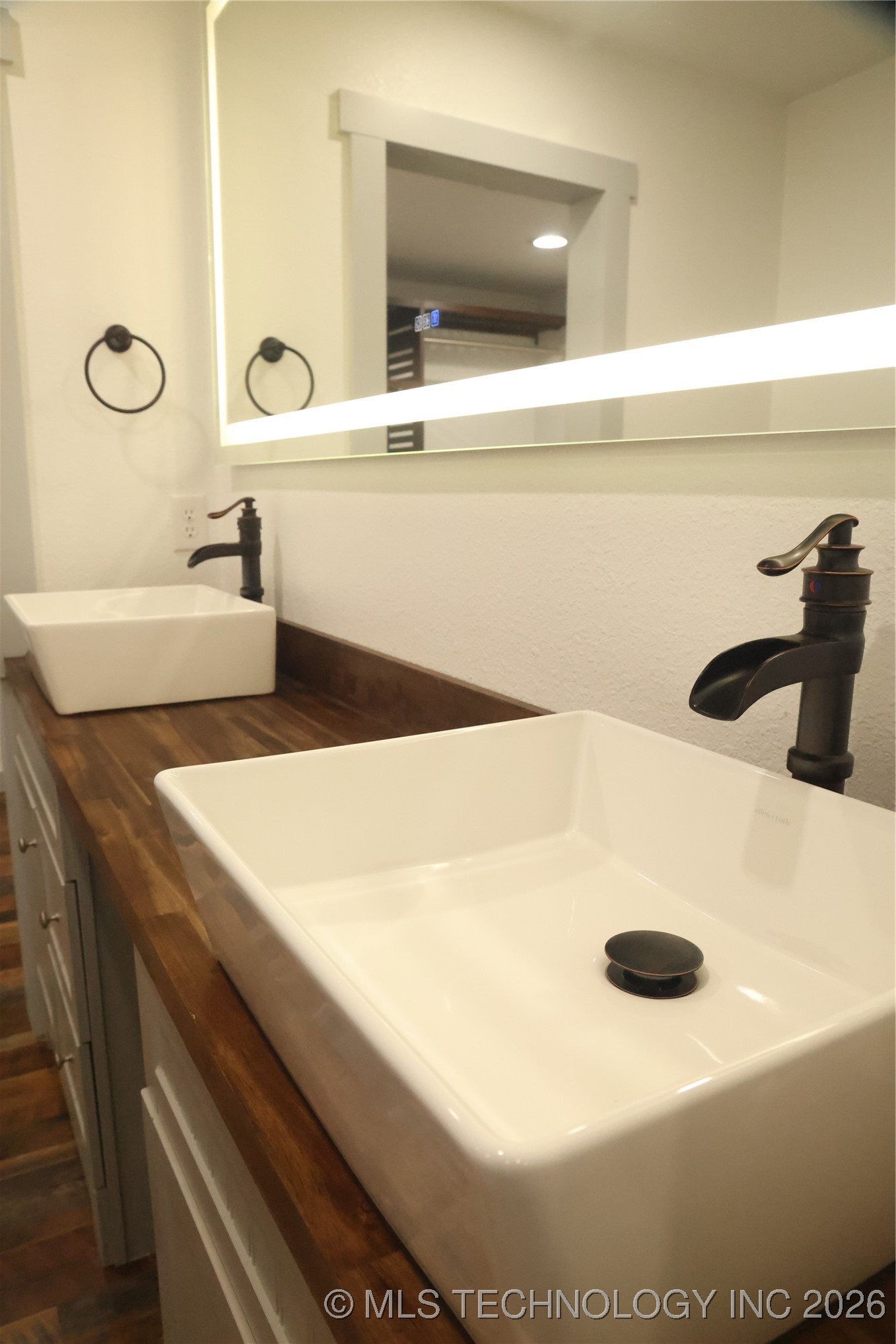 1185 E Pine Street Property Photo 23