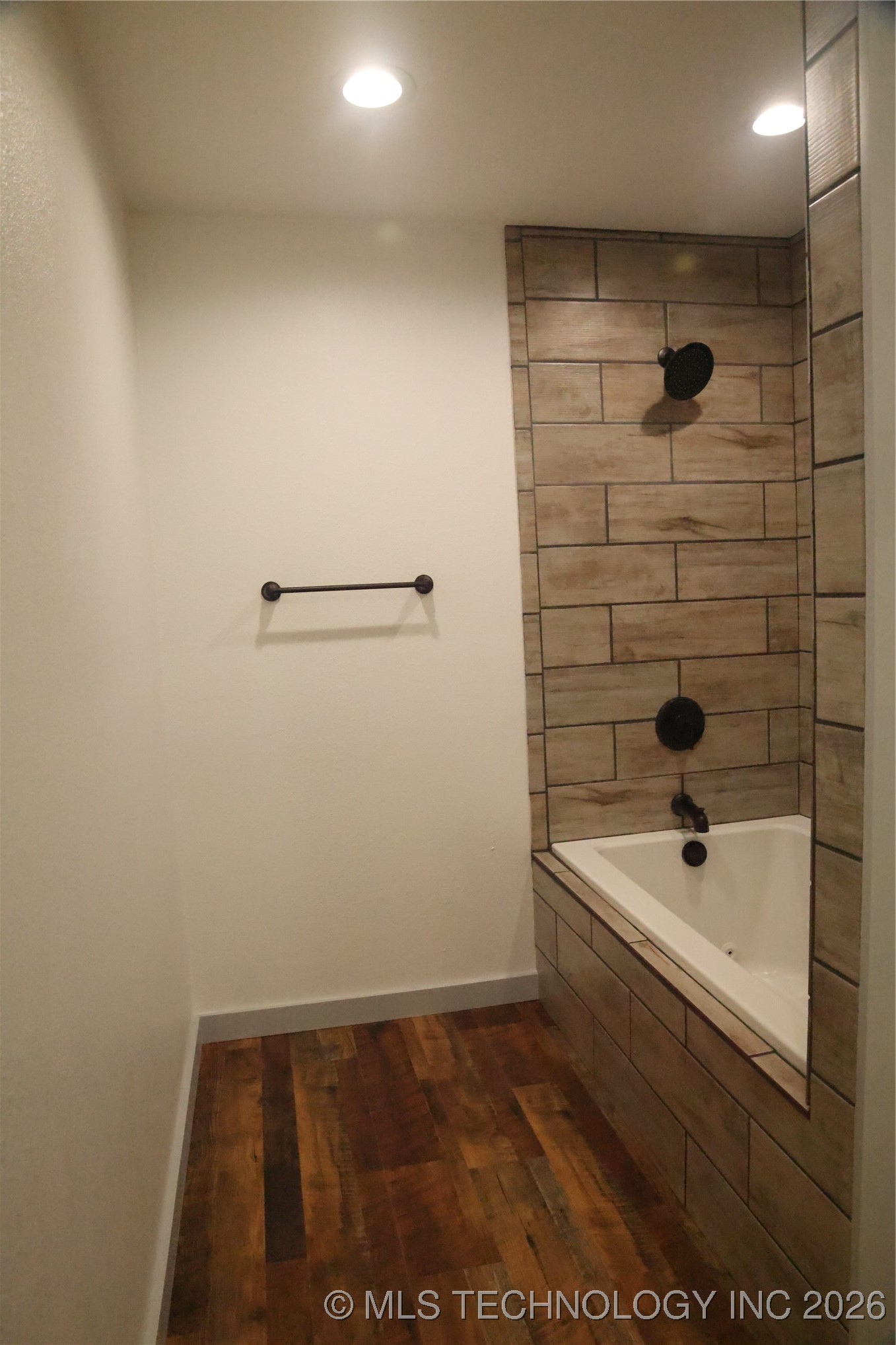 1185 E Pine Street Property Photo 26