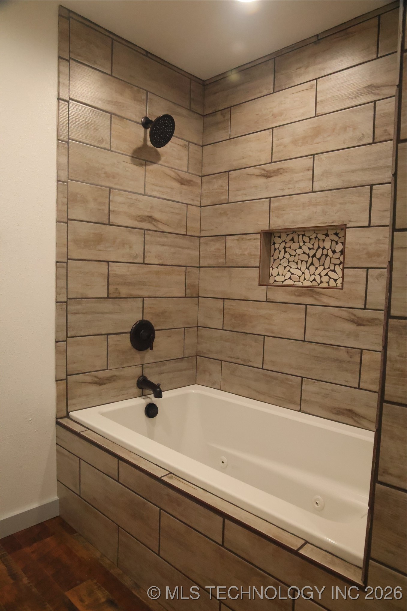 1185 E Pine Street Property Photo 28