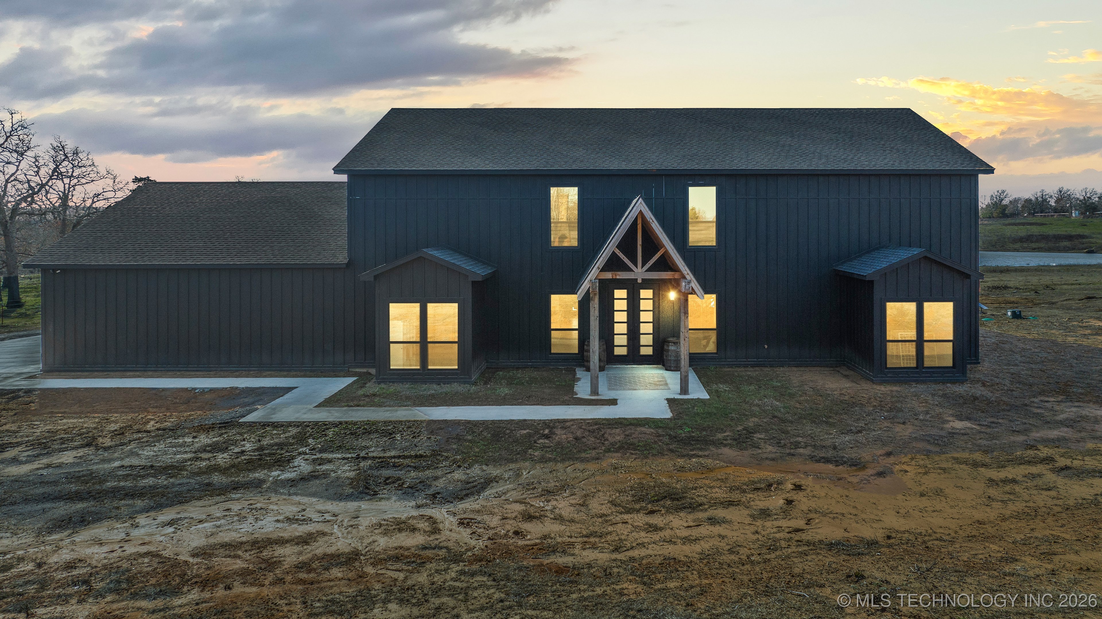 215 E Arpelar Street Property Photo 5