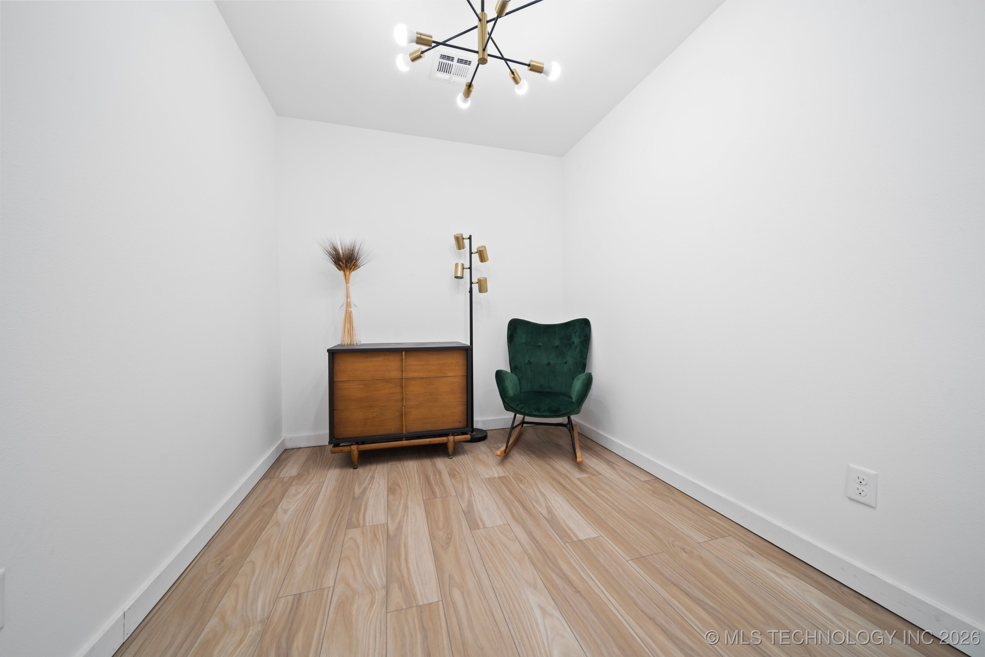 215 E Arpelar Street Property Photo 30